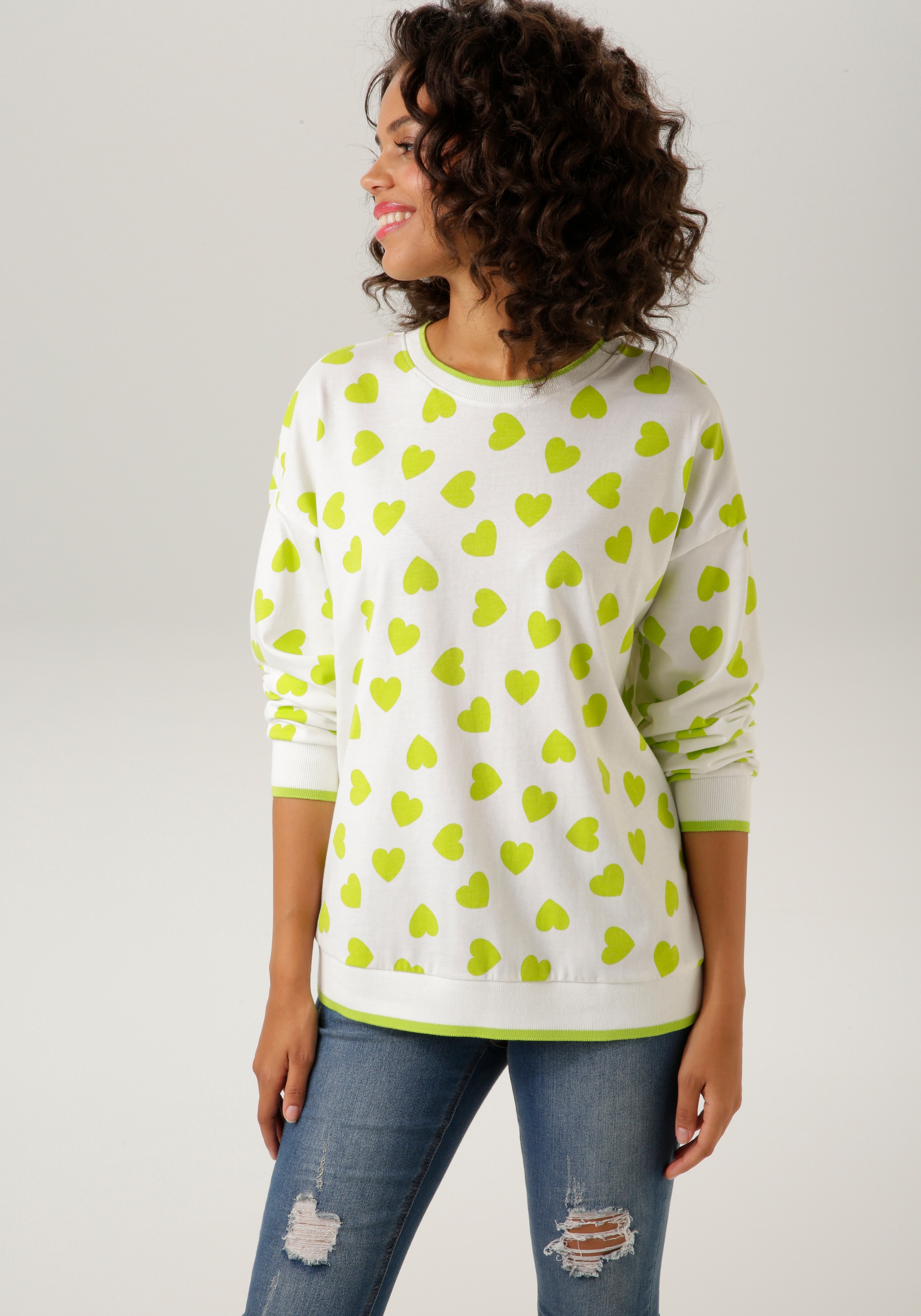 Aniston CASUAL Sweatshirt, mit Herzchen bedruckt - NEUE KOLLEKTION
