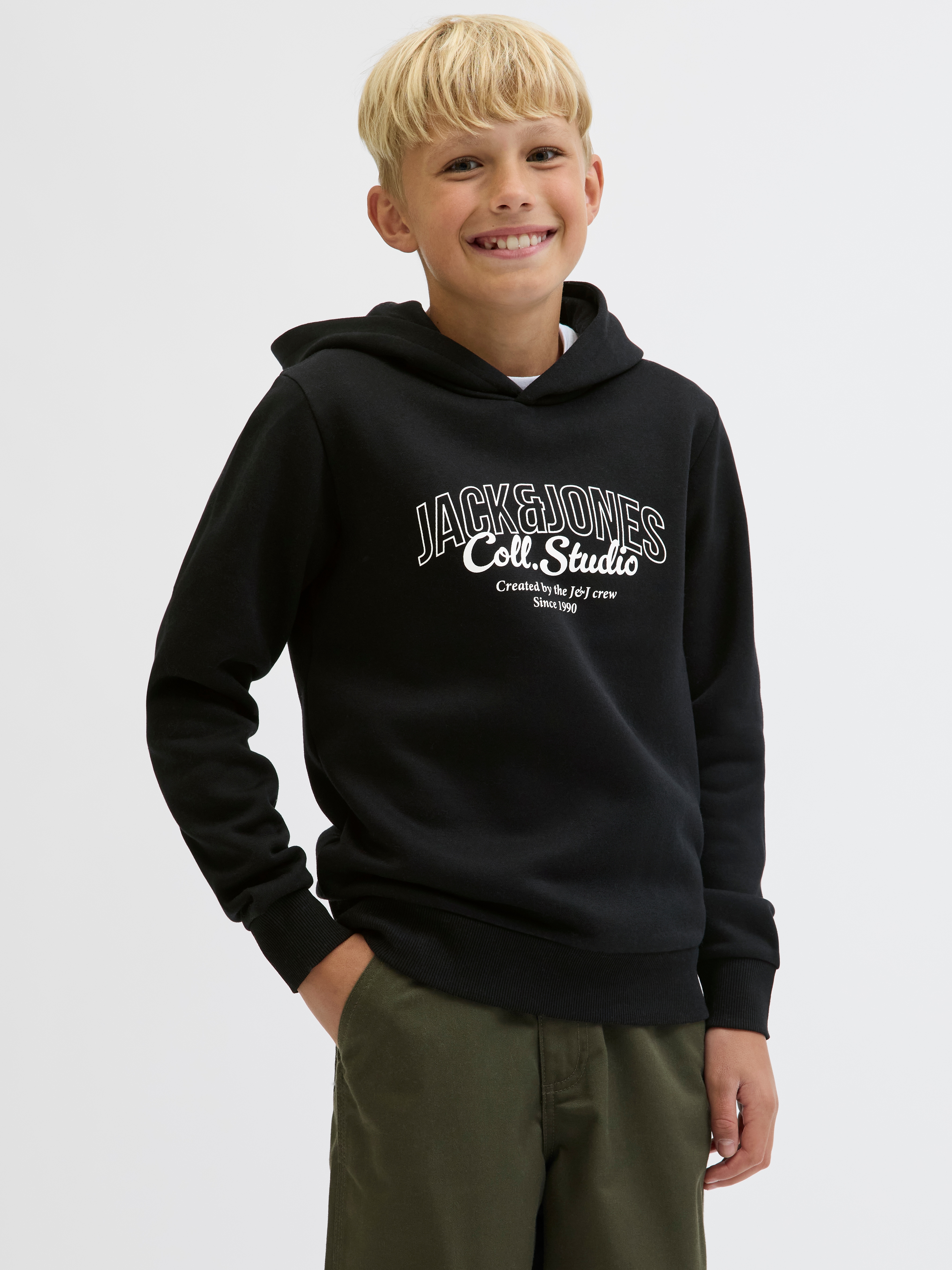 Jungen Kapuzensweatshirt "JJMAKOTO SWEAT HOOD JNR", schwarz, Gr. 128, JACK & JONES JUNIOR, bedruckt, angeraute Sweatware, Obermaterial: 60%