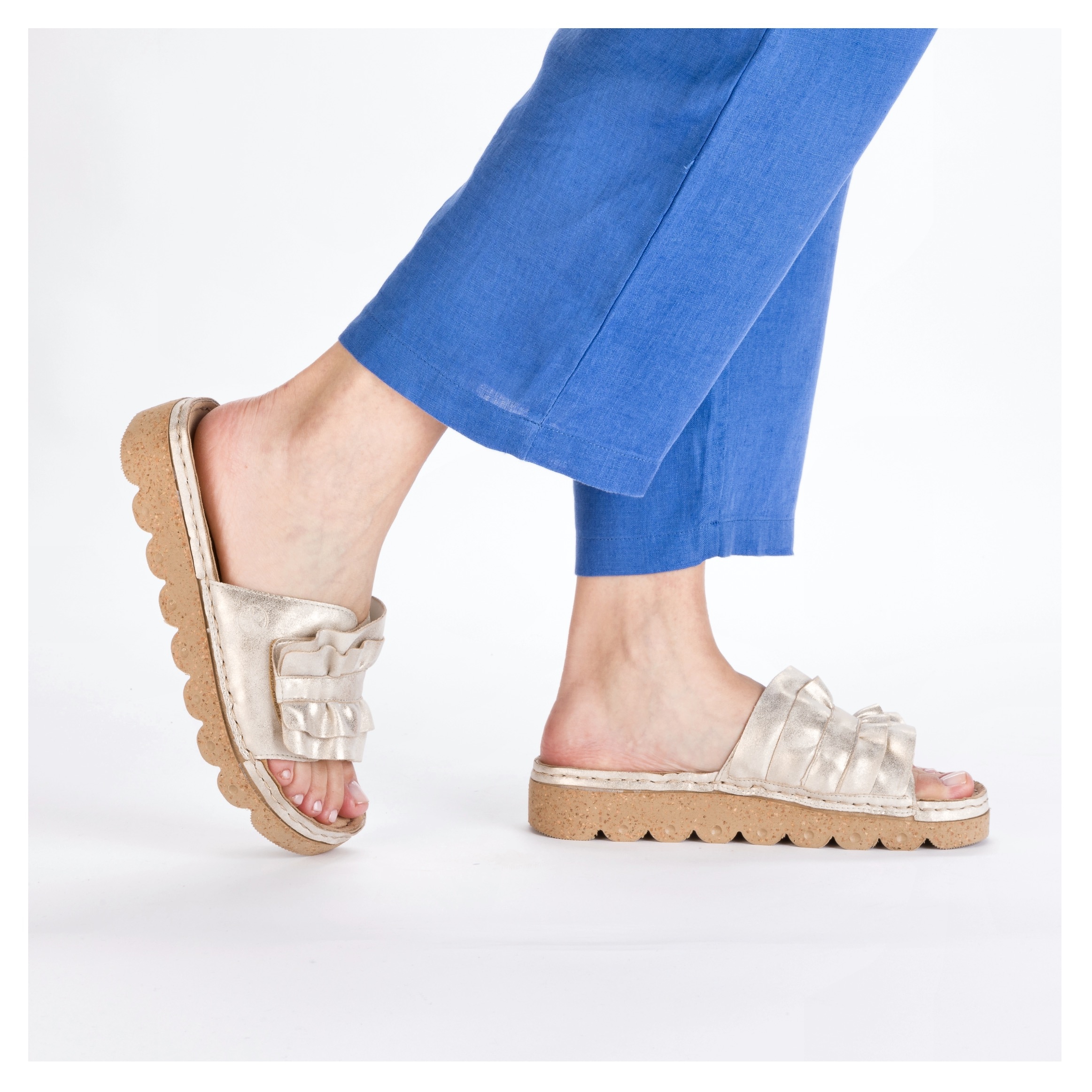 Rieker Pantolette, Sommerschuh, Strandschuh, Hausschuh mit modischer Plateausohle