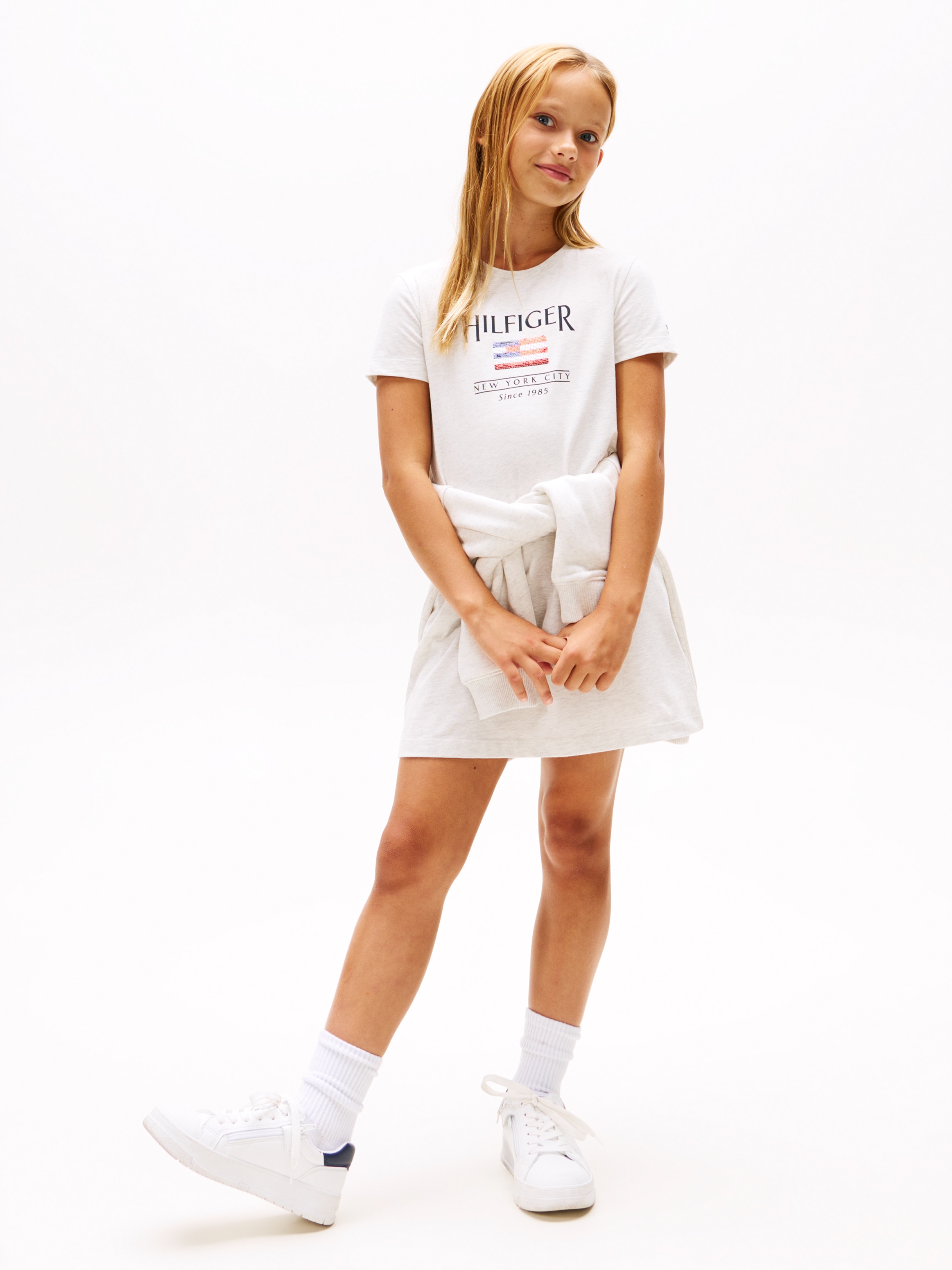 Tommy Hilfiger Shirtkleid »HILFIGER SEQUINS FLAG TEE DRESS«, mit Pailetten, mit Logo-Flag