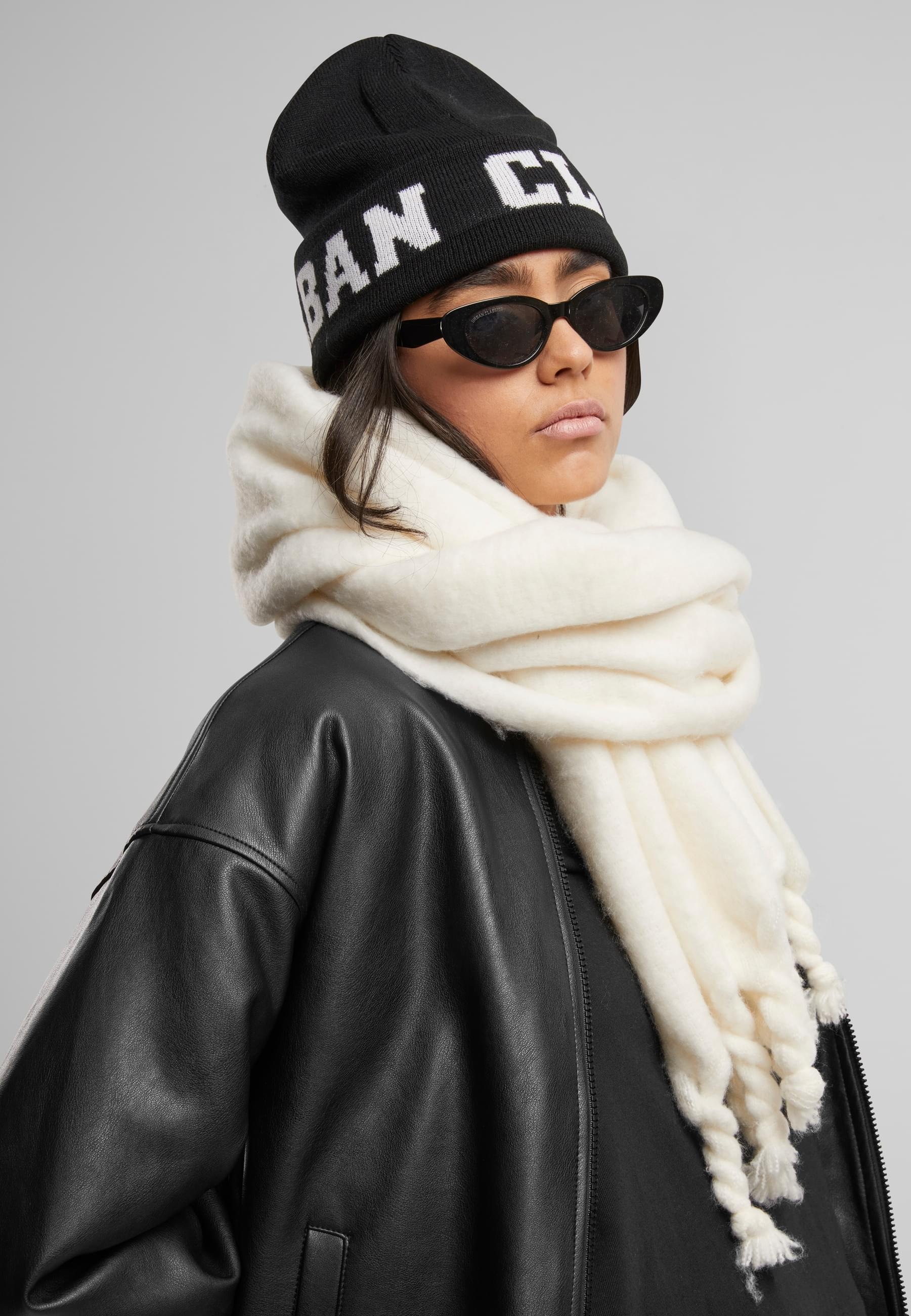 URBAN CLASSICS Beanie »Urban Classics Unisex Logo Jaquard Beanie«, (1 St.)