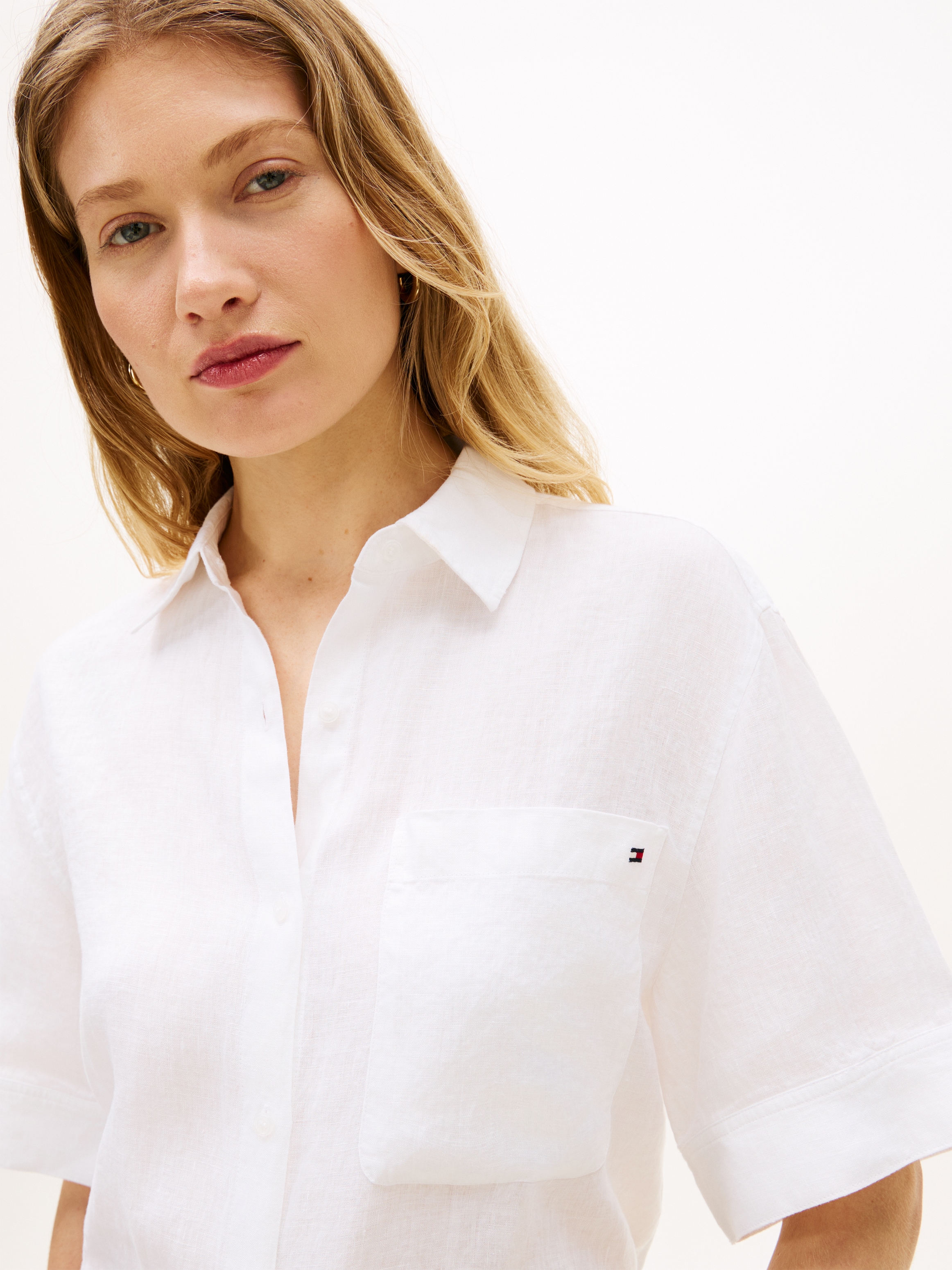 Tommy Hilfiger Kurzarmbluse »ESS LINEN SHORT SLEEVE SHIRT« mit aufgesetzter Brusttasche und Flag-Stickerei, reines Leinen