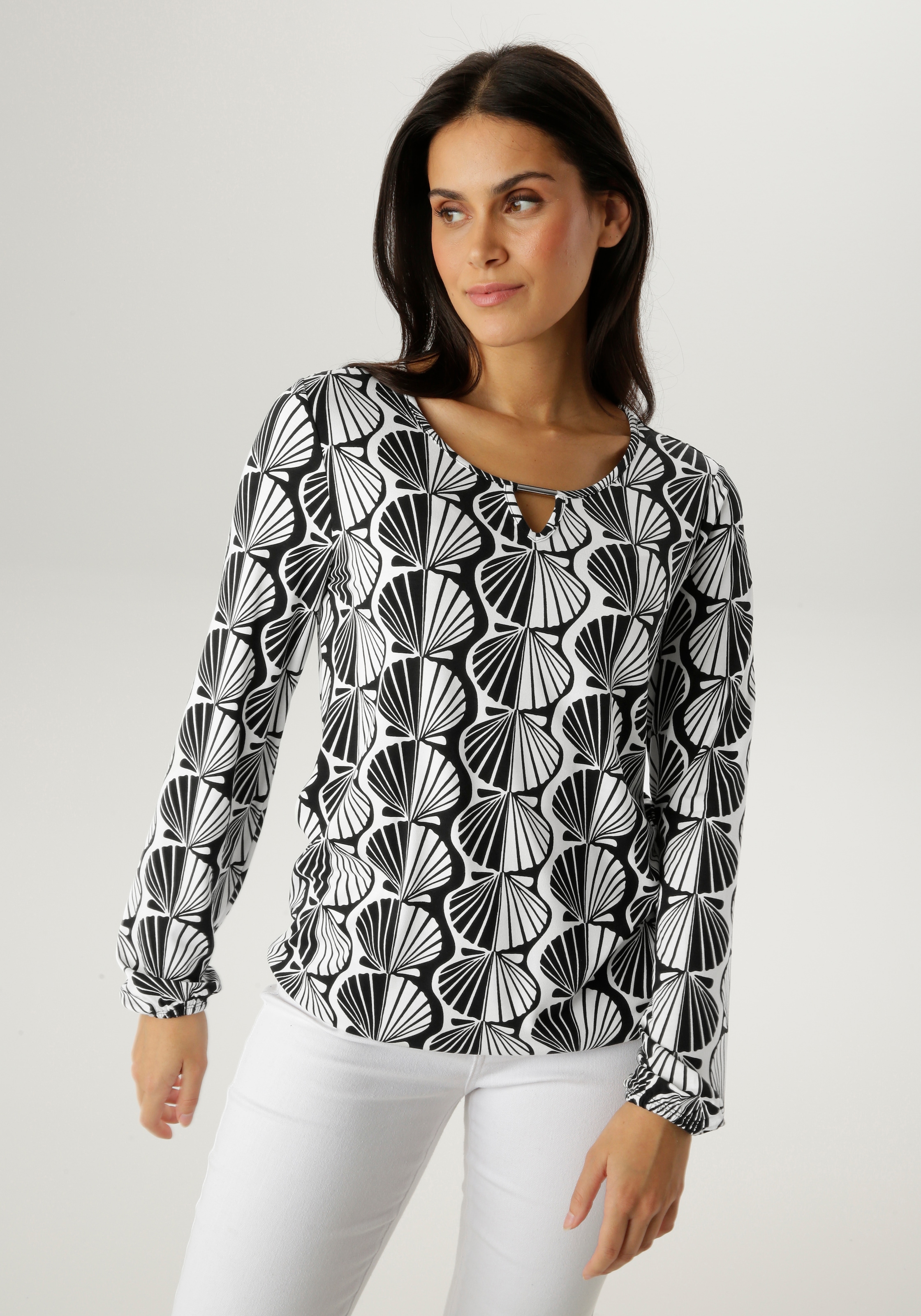 Aniston SELECTED Langarmshirt mit Cut-out und trendigen Grafikdruck
