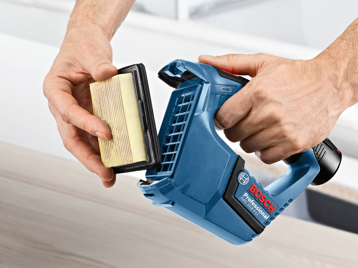 Bosch Professional Akku-Bodenstaubsauger »»GAS 12V««, Inkl. 2x Akku 3,0Ah und Schnellladegerät GAL 12V-40, in L-BOXX