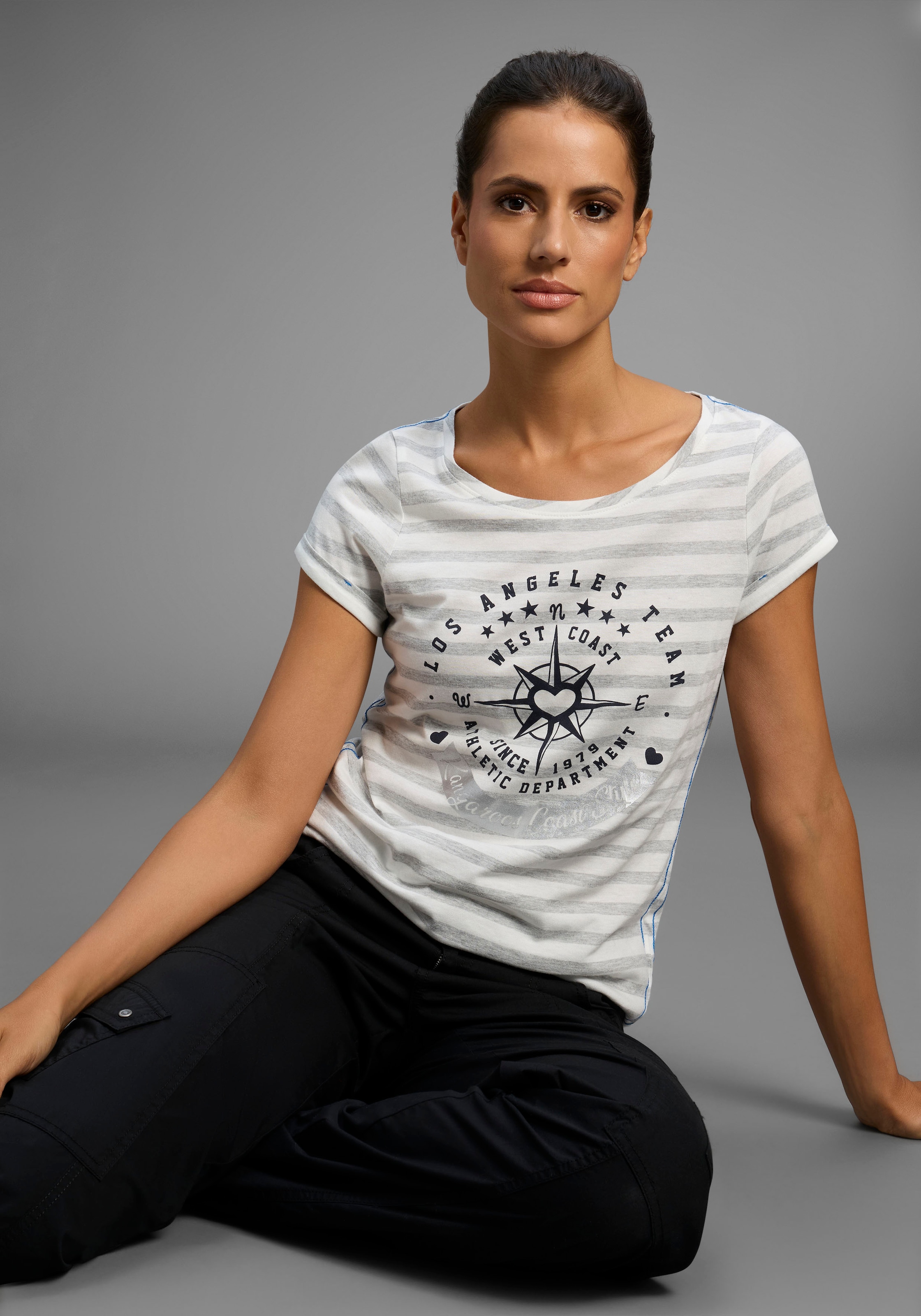 KangaROOS Kurzarm, figurbetonter Schnitt, mit Metallic-Print günstig online kaufen