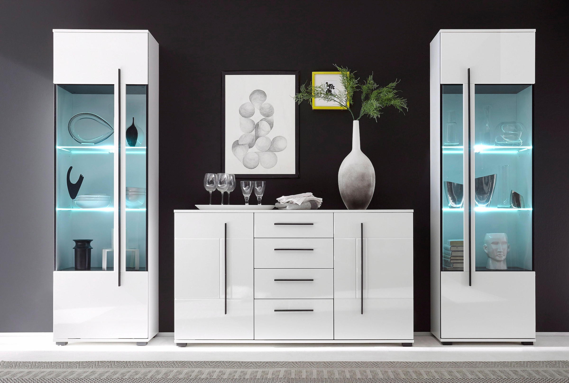 INOSIGN Vitrine »Cantara, Vitrinenschrank in Eiche Evoke oder weiß, Standvitrine«, schwarzer Stangengriff, ausreichend Stauraum, vielseitig einsetzbar