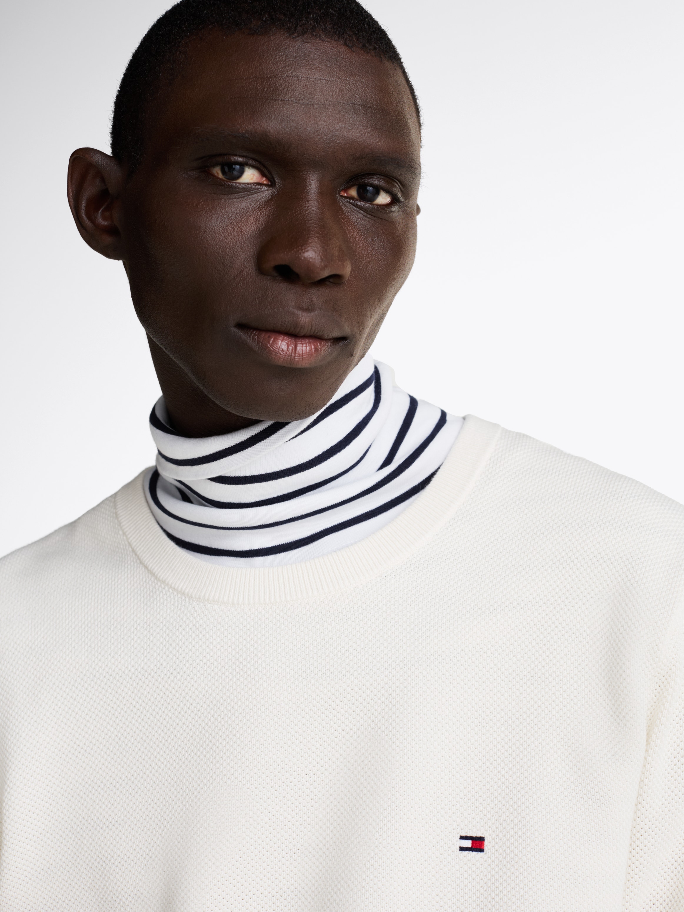 Tommy Hilfiger Rundhalspullover »ESSENTIAL STRUCTURE CREW NECK«, mit feiner Struktur