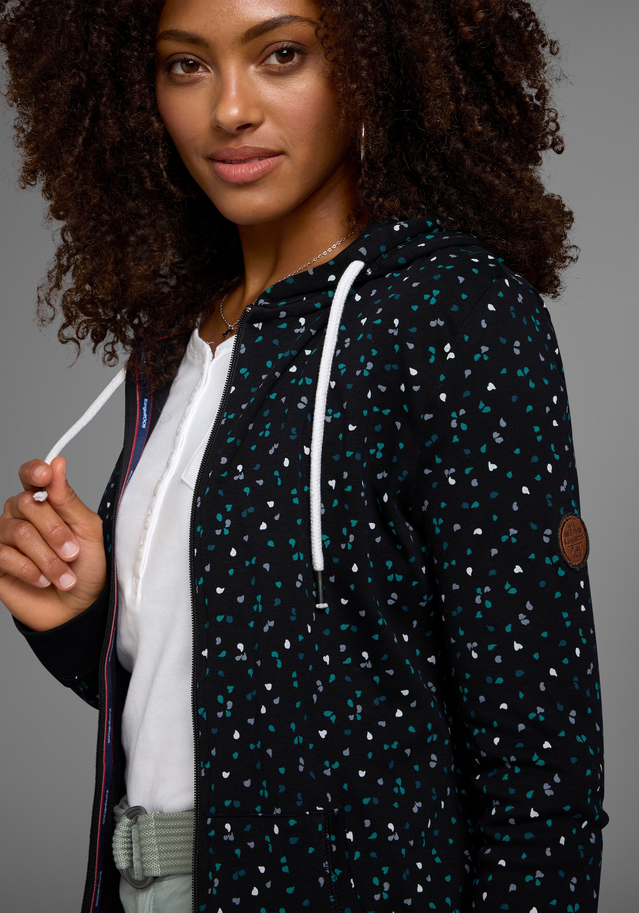 KangaROOS Kapuzensweatjacke, mit sportlichem Minimal-Print