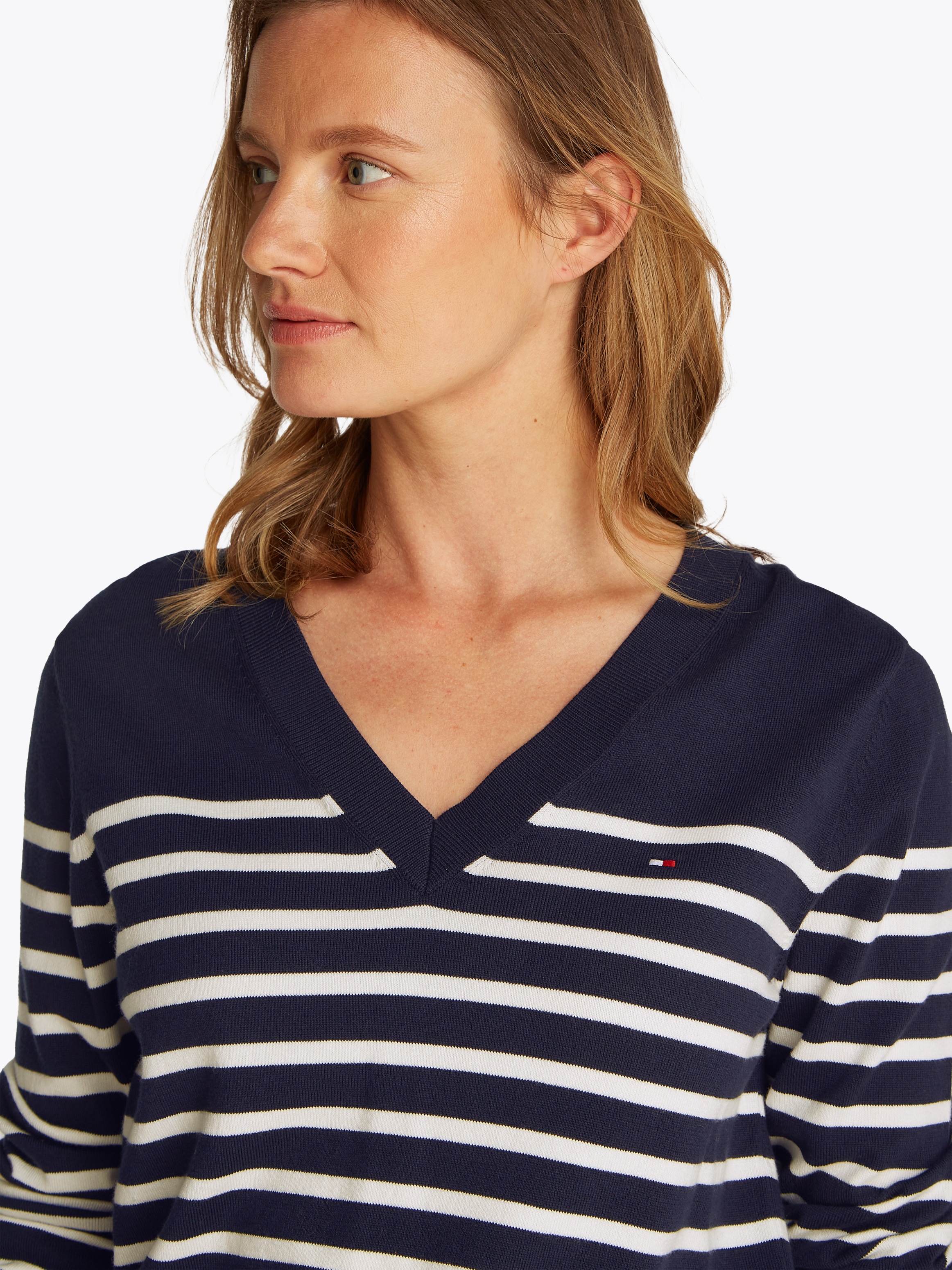Tommy Hilfiger V-Ausschnitt-Pullover, mit Logo-Stickerei