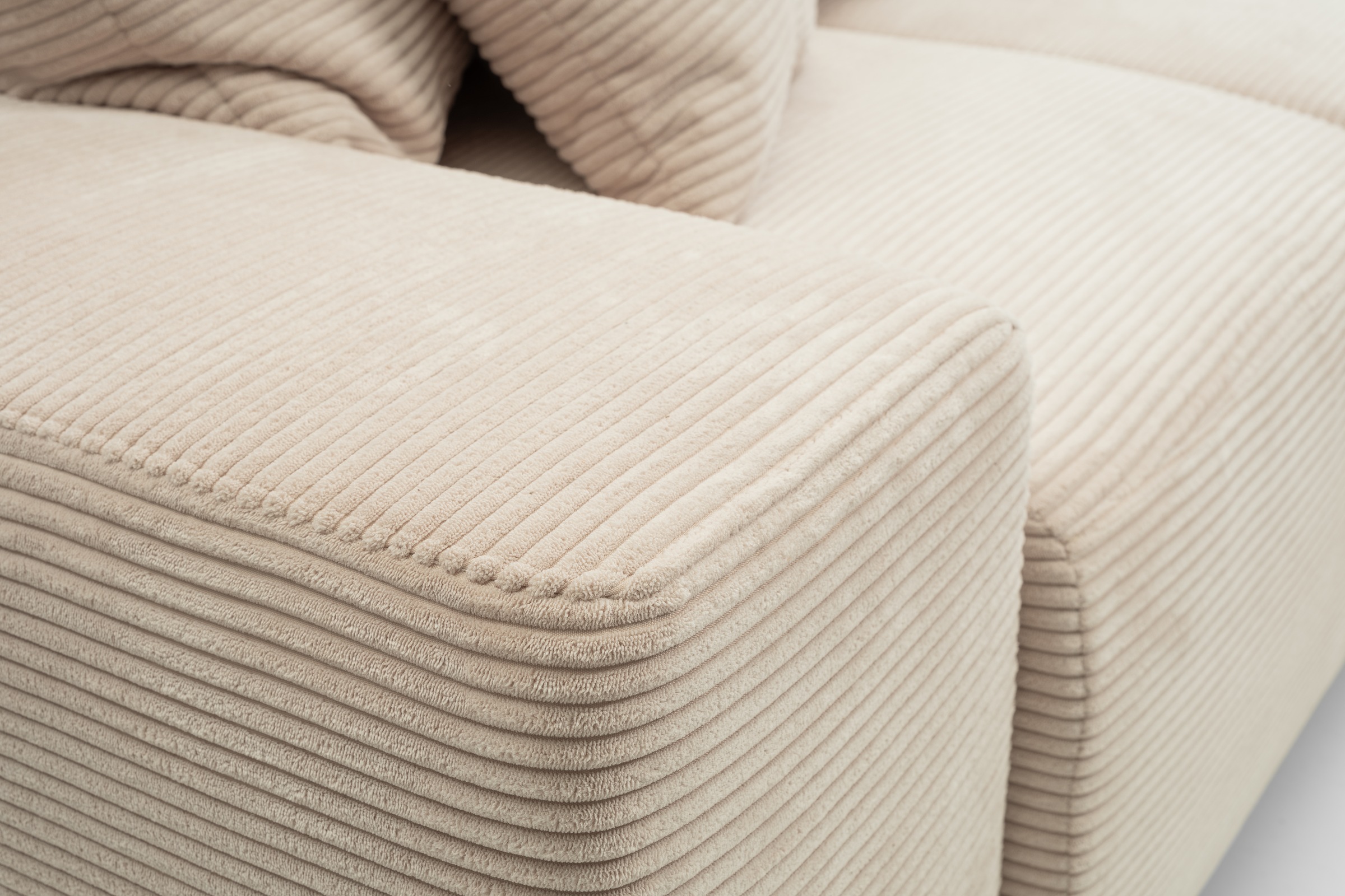 WERK2 Ecksofa »Riwa, modernes Sofa zum Kuscheln und Entspannen, Breite 300cm, L-Form«, Trendiges Ecksofa mit vielen Kissen, Schlaffunktion & Bettkasten
