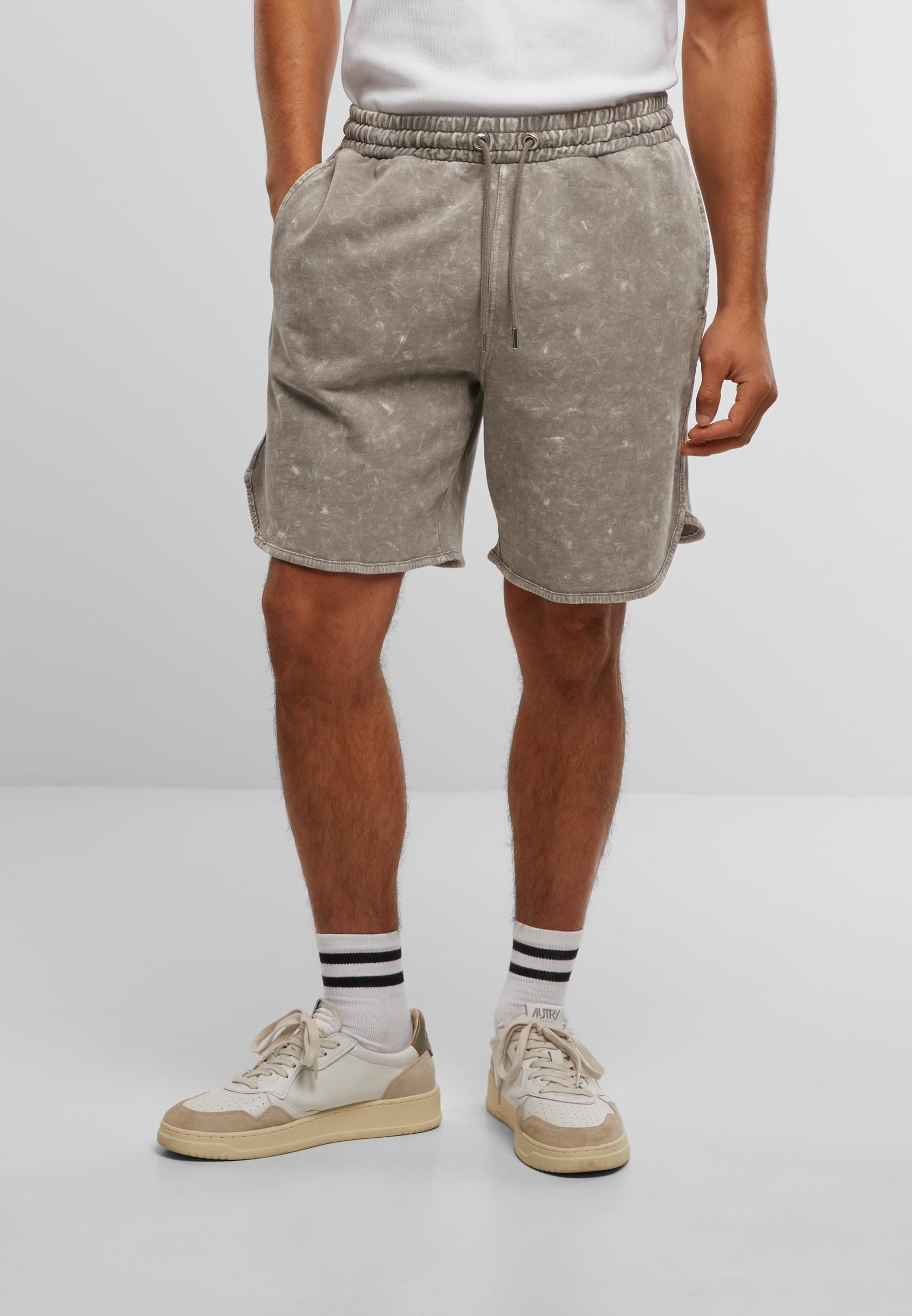 URBAN CLASSICS Sweatshorts »Urban Classics Washed Piped Shorts«, (1 tlg.)