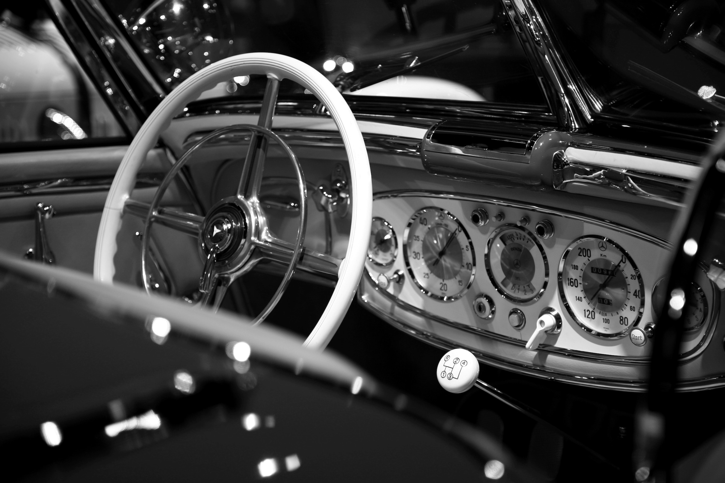 Papermoon Fototapete »Auto Schwarz & Weiß«