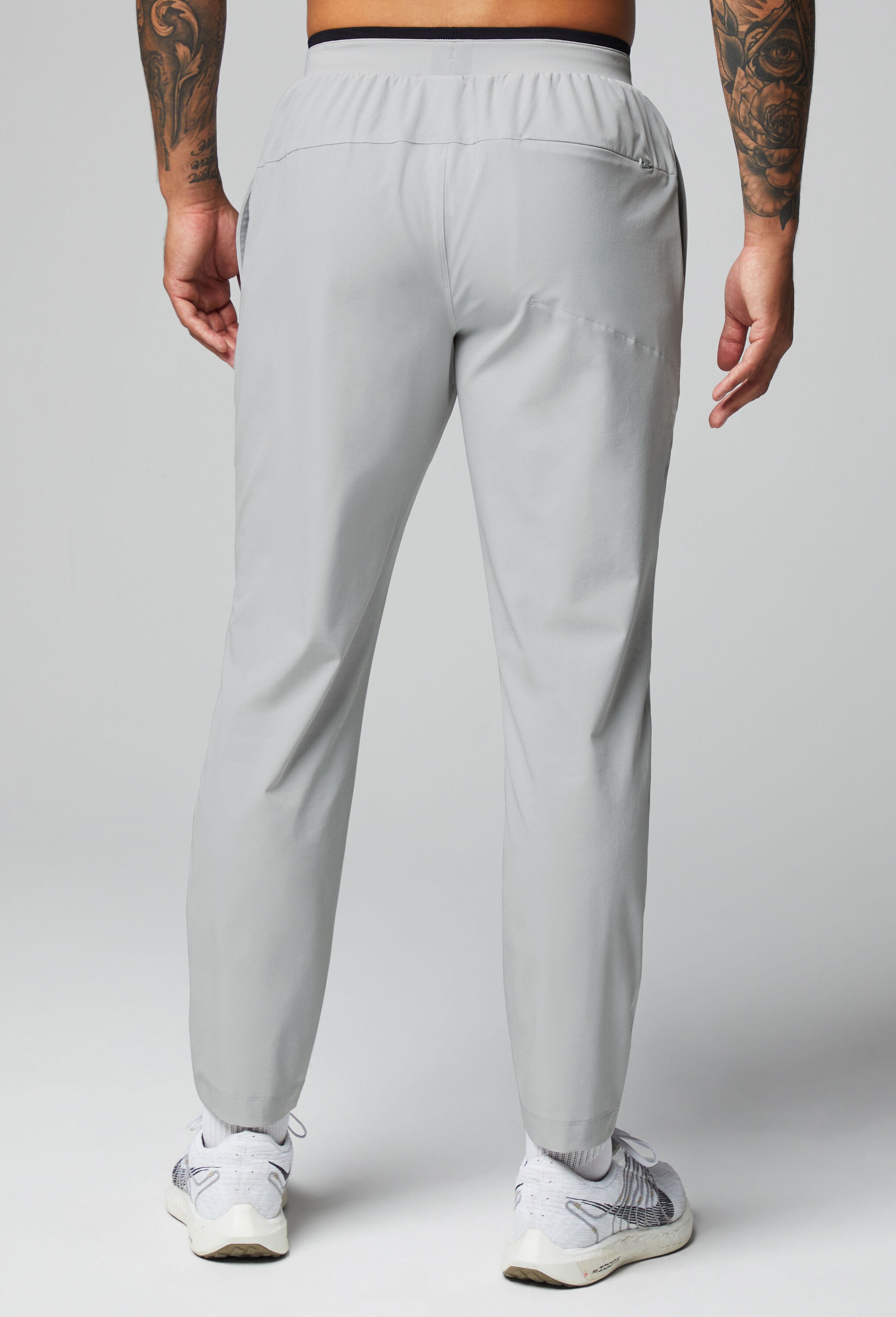 Fabletics Trainingshose »Fabletics Trainingshose The Fundamental Pant«  aus Performance-Stoff und mit Reißverschlusstaschen