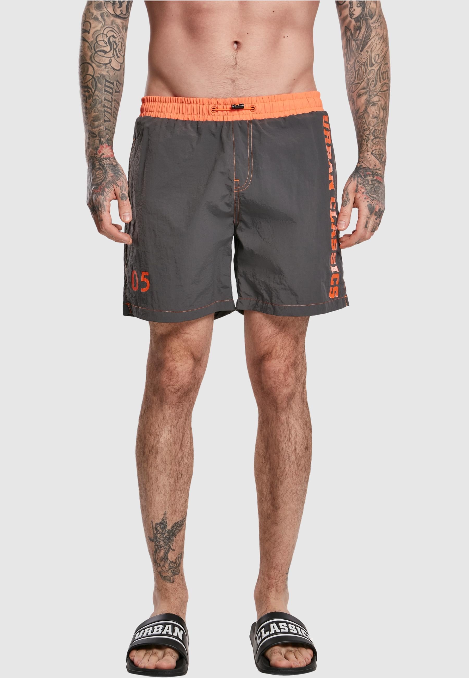URBAN CLASSICS Badeshorts »Urban Classics Herren UC Logo Swim Shorts«