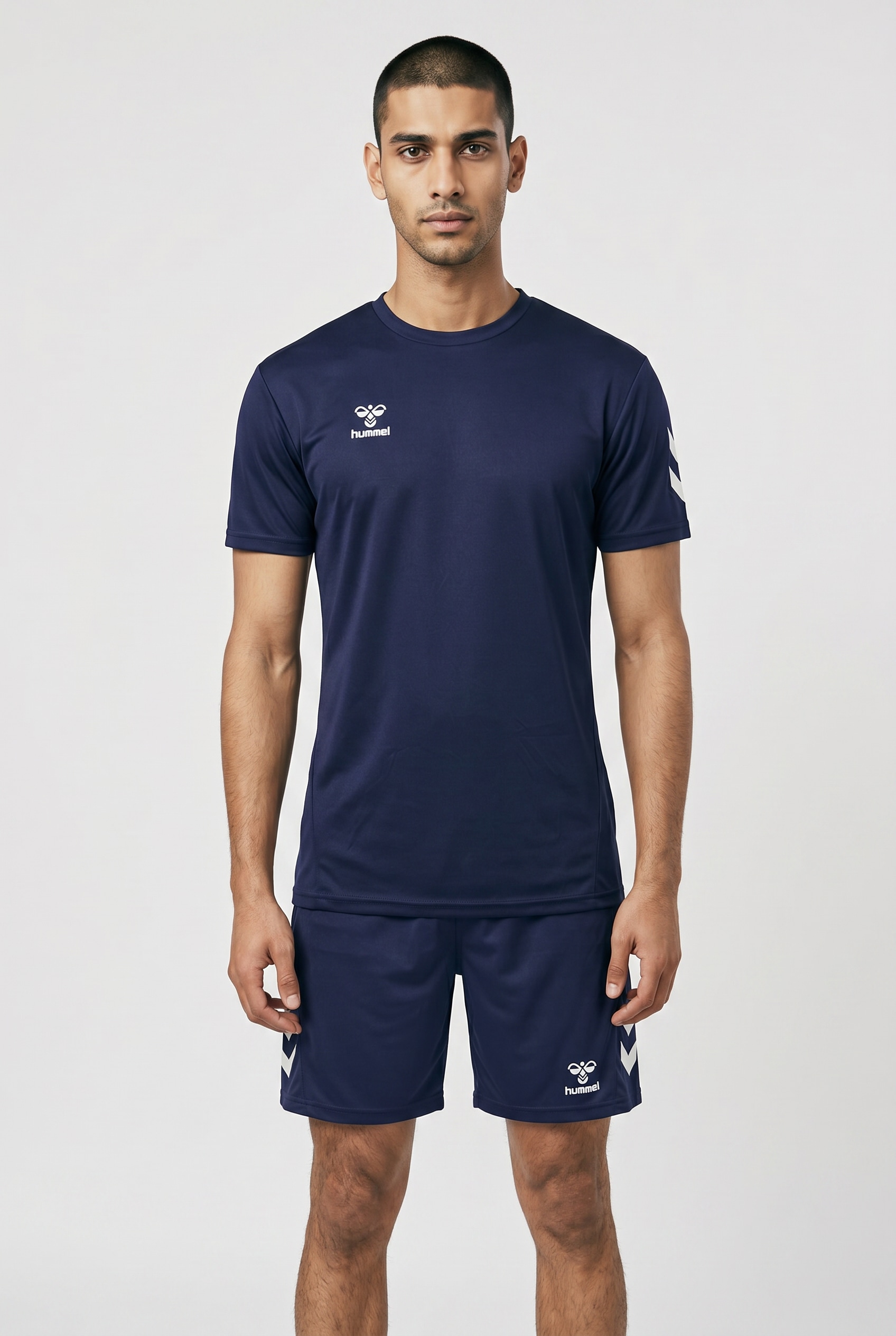 hummel Sportanzug "HMLLOGO SET" Spar-Set, 2 Stk. 2-teiliges Set aus Shorts und T-Shirt, mit elastischem Bund