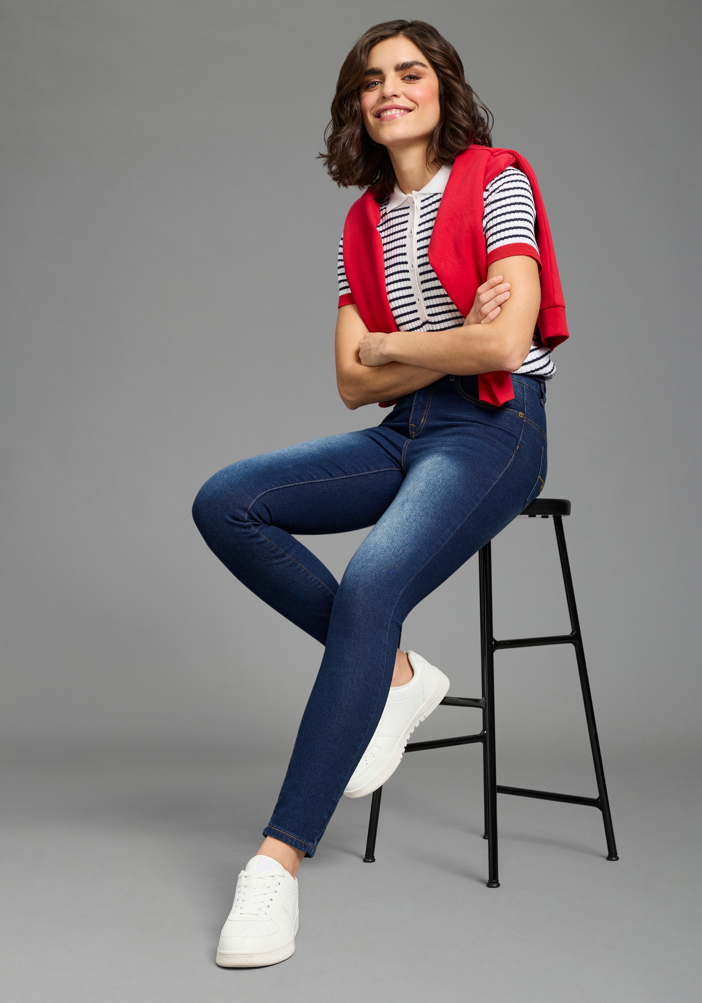 KangaROOS Slim-fit-Jeans »CROPPED HIGH WAIST SLIM FIT« schmale Passform,  Röhrenjeans,  trendige Used-Waschung