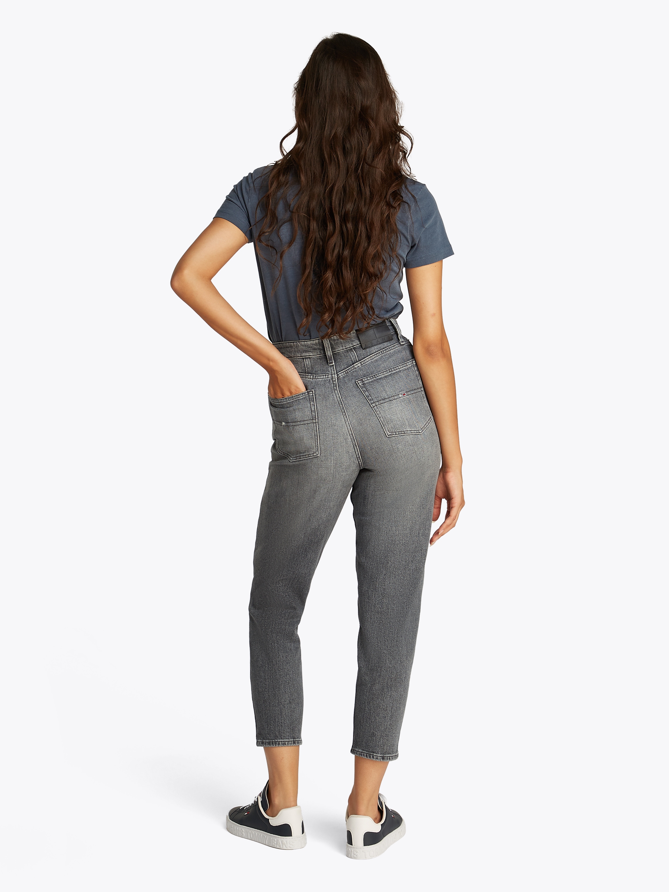 Tommy Jeans Mom-Jeans »High waist - Mom-Jeans Tapered«, mit Logo-Stickereien, in knöchelfreier Länge