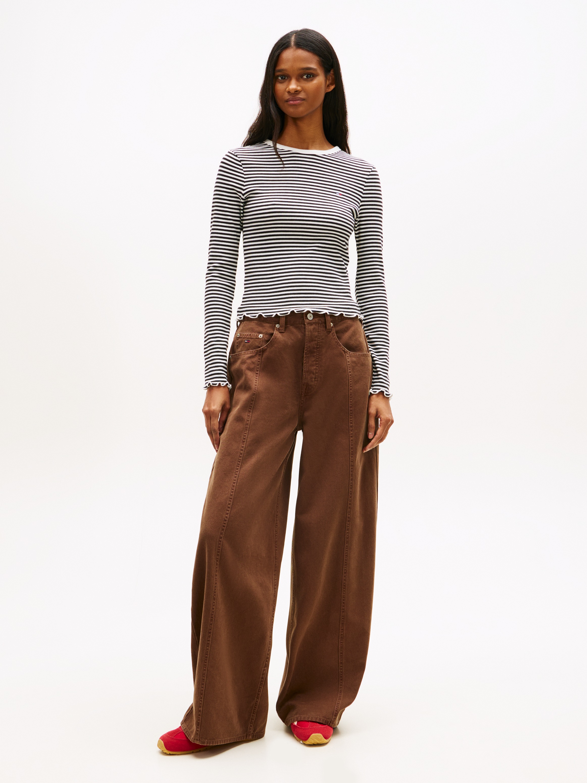 Thumbnail - Tommy Jeans Langarmshirt "TJW SLIM SH LETTUCE EDGE RIB LS" mit gerippter Struktur, gewellter Saum