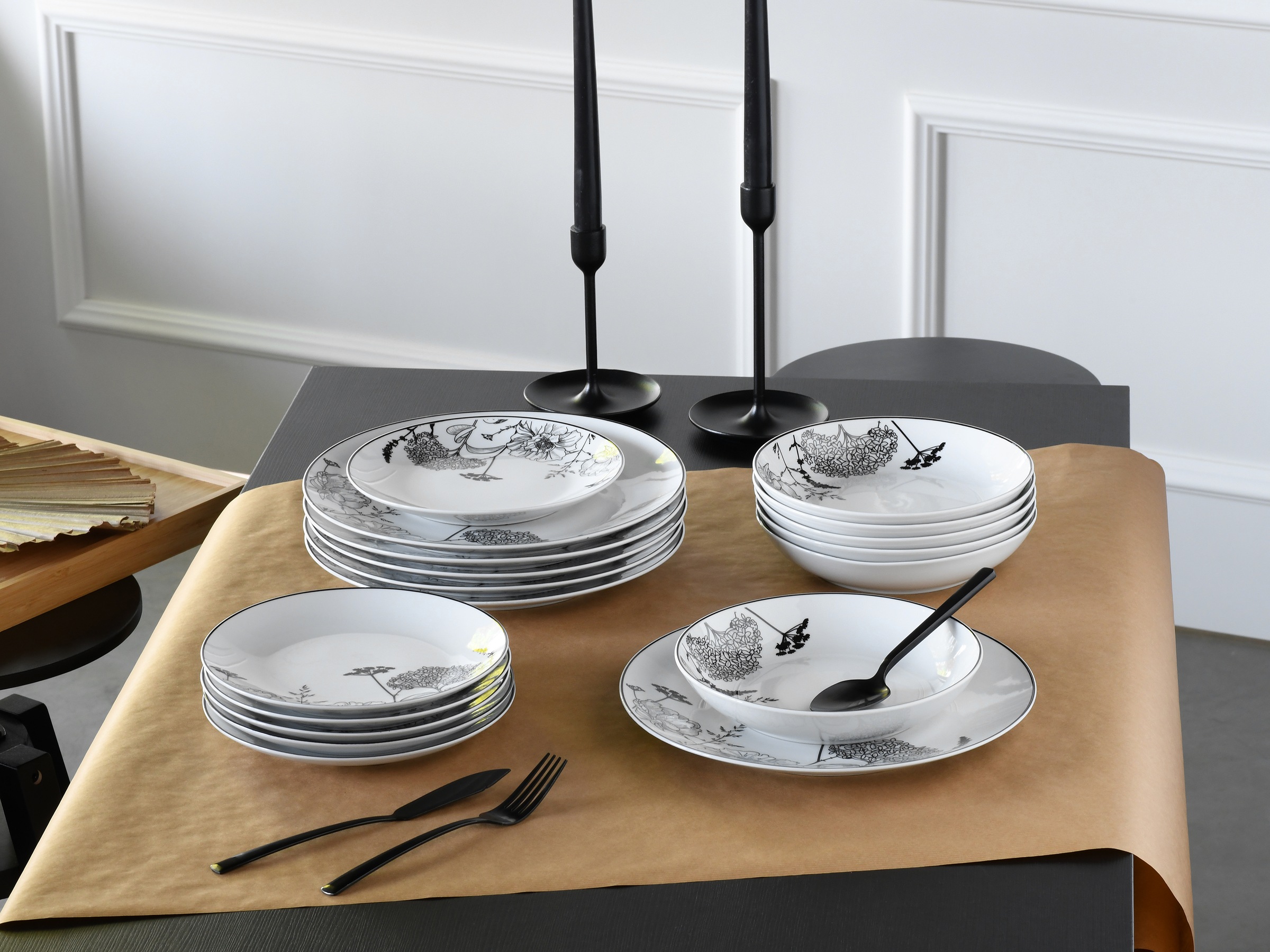 CreaTable Teller-Set »Luna Black Flower, Tellerset 18-tlg«, (Set, 18 tlg.), Harmonische Coupeform