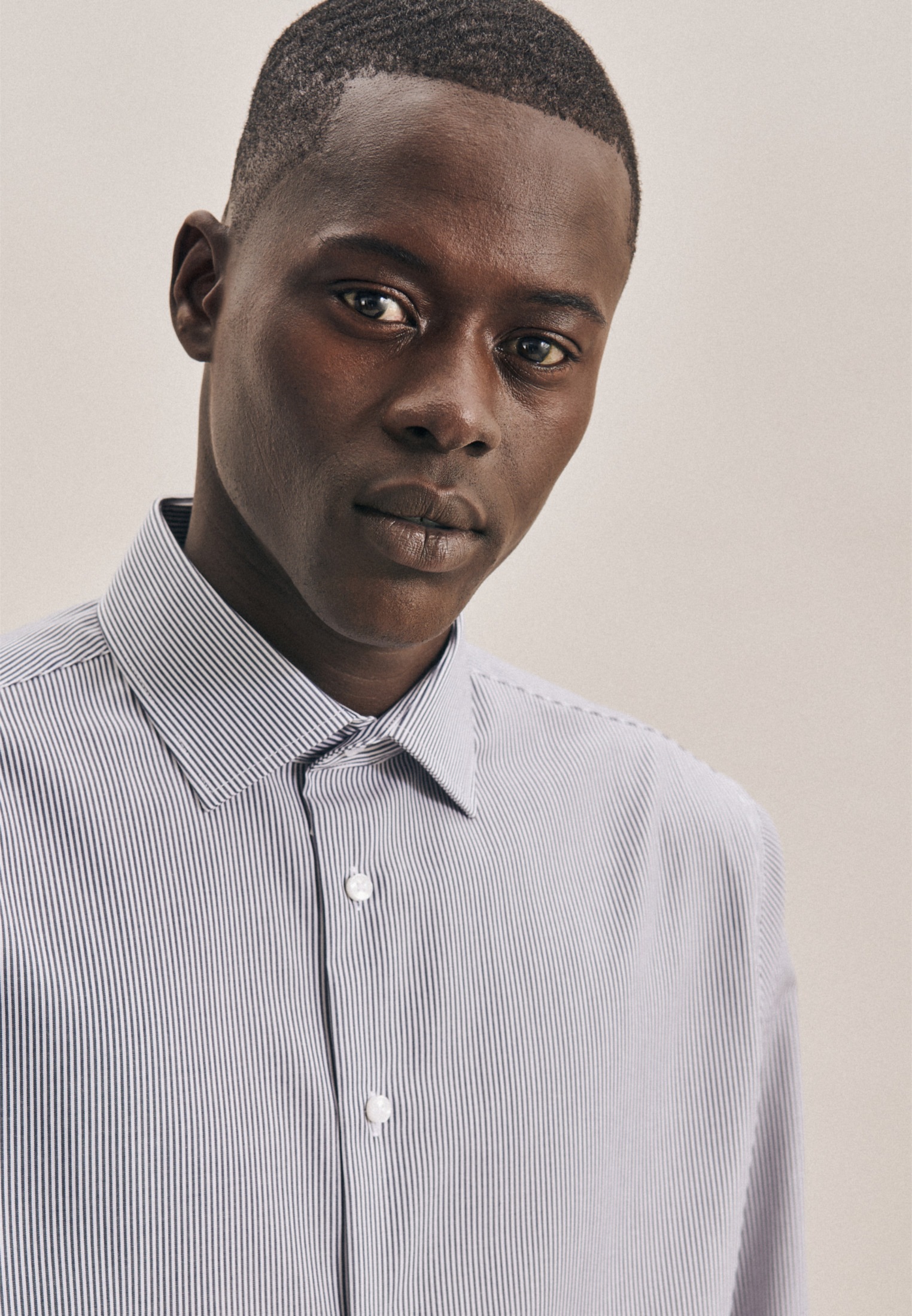 Thumbnail - seidensticker Businesshemd "Schwarze Rose" Shaped 1/1 Kentkragen Gestreift