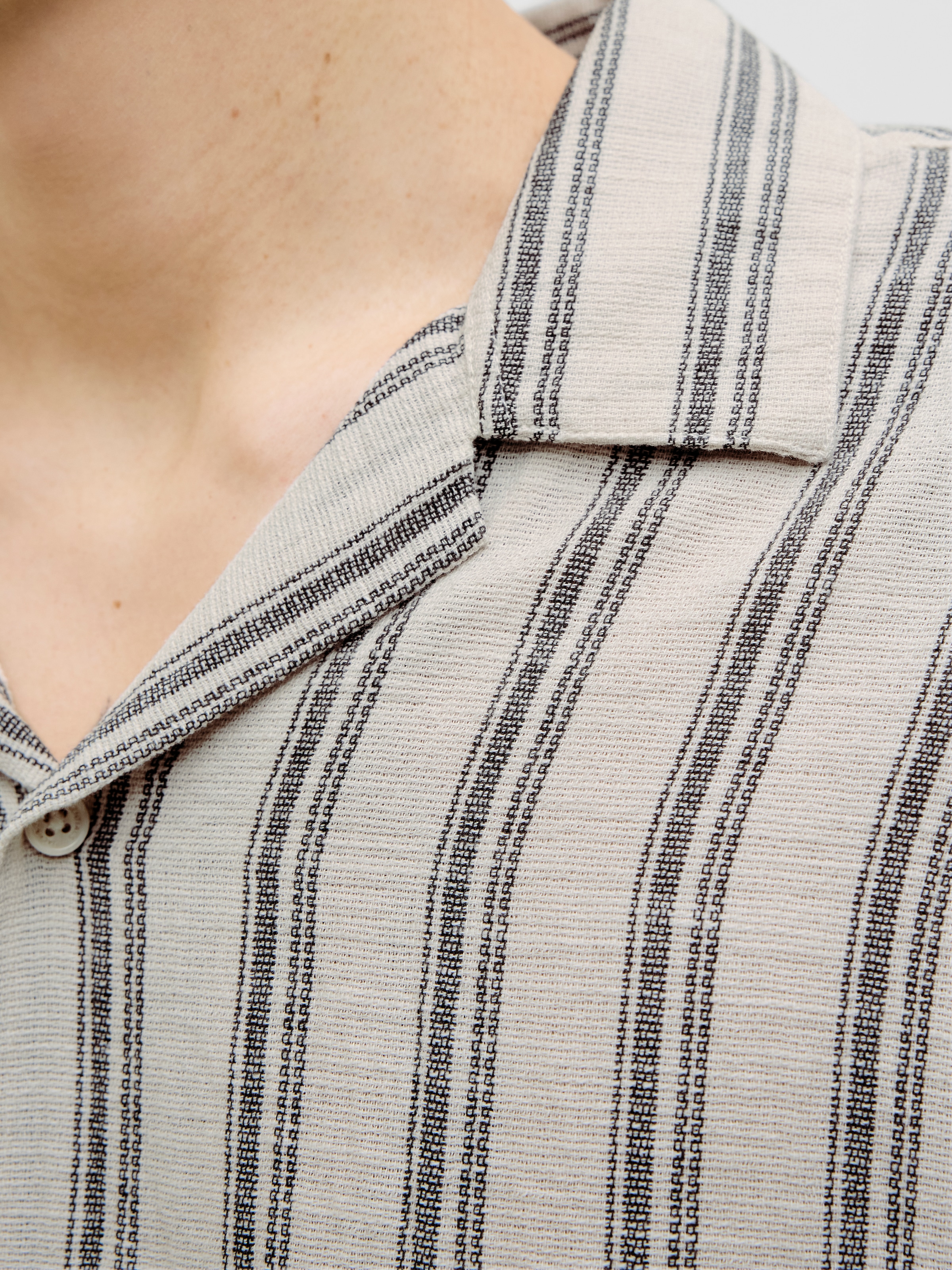 Jack & Jones Kurzarmhemd »JJEENZO STRIPE RESORT SHIRT SS SN«, mit Streifen Muster