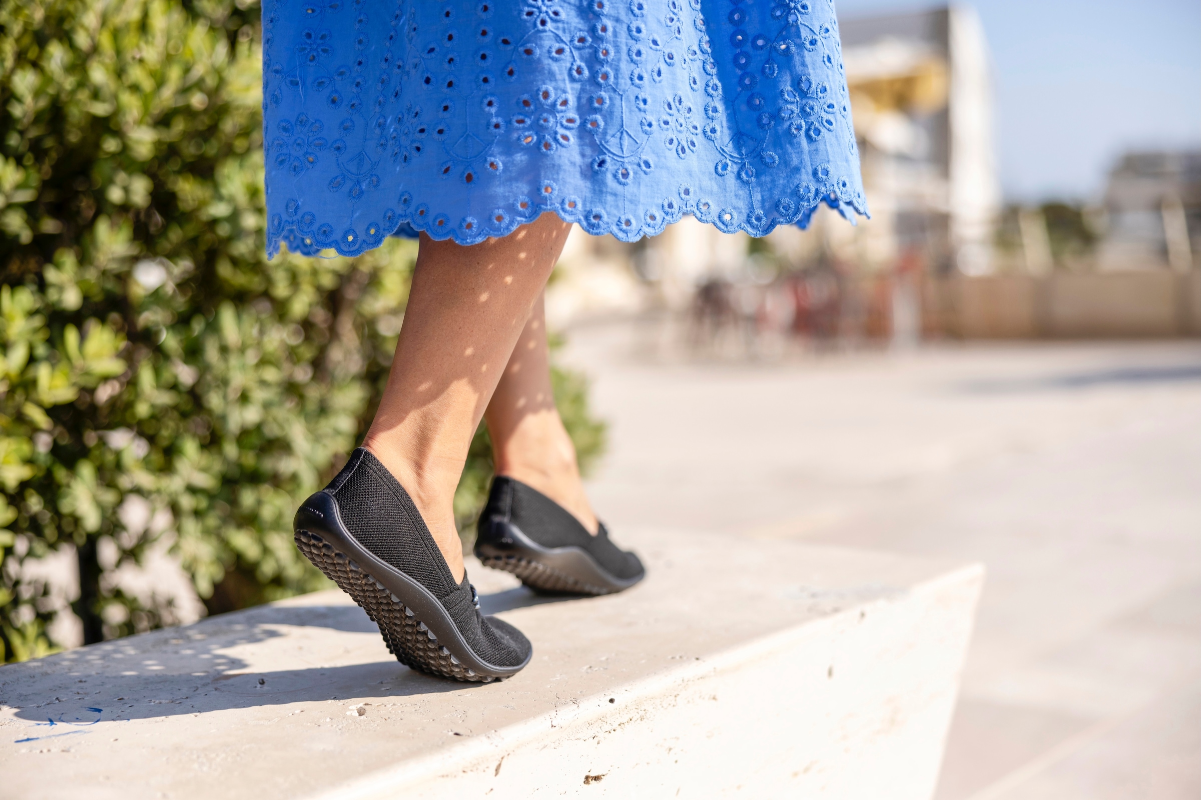 Leguano Barfußschuh »LADY FAMOUS«  Flats, Ballerina, Bequemschuh mit goldfarbener Zierkette