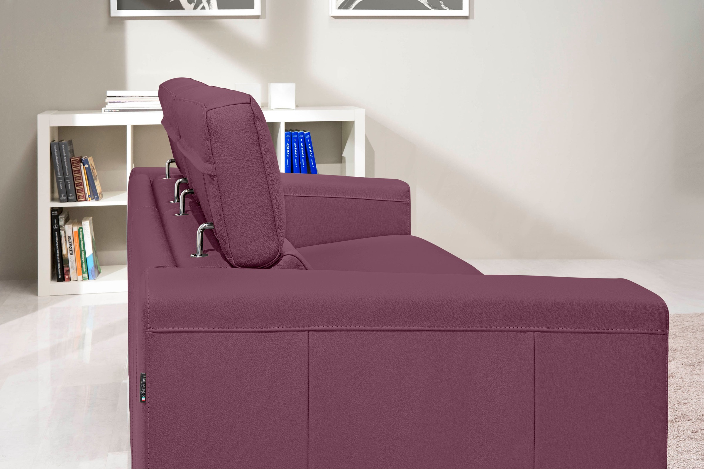Egoitaliano Schlafsofa »Cabiria, Design und super Sitz- und Liegekomfort«, Sofa inkl. Schlaffunktion, Kopfteile verstellbar, mit Metallfüßen