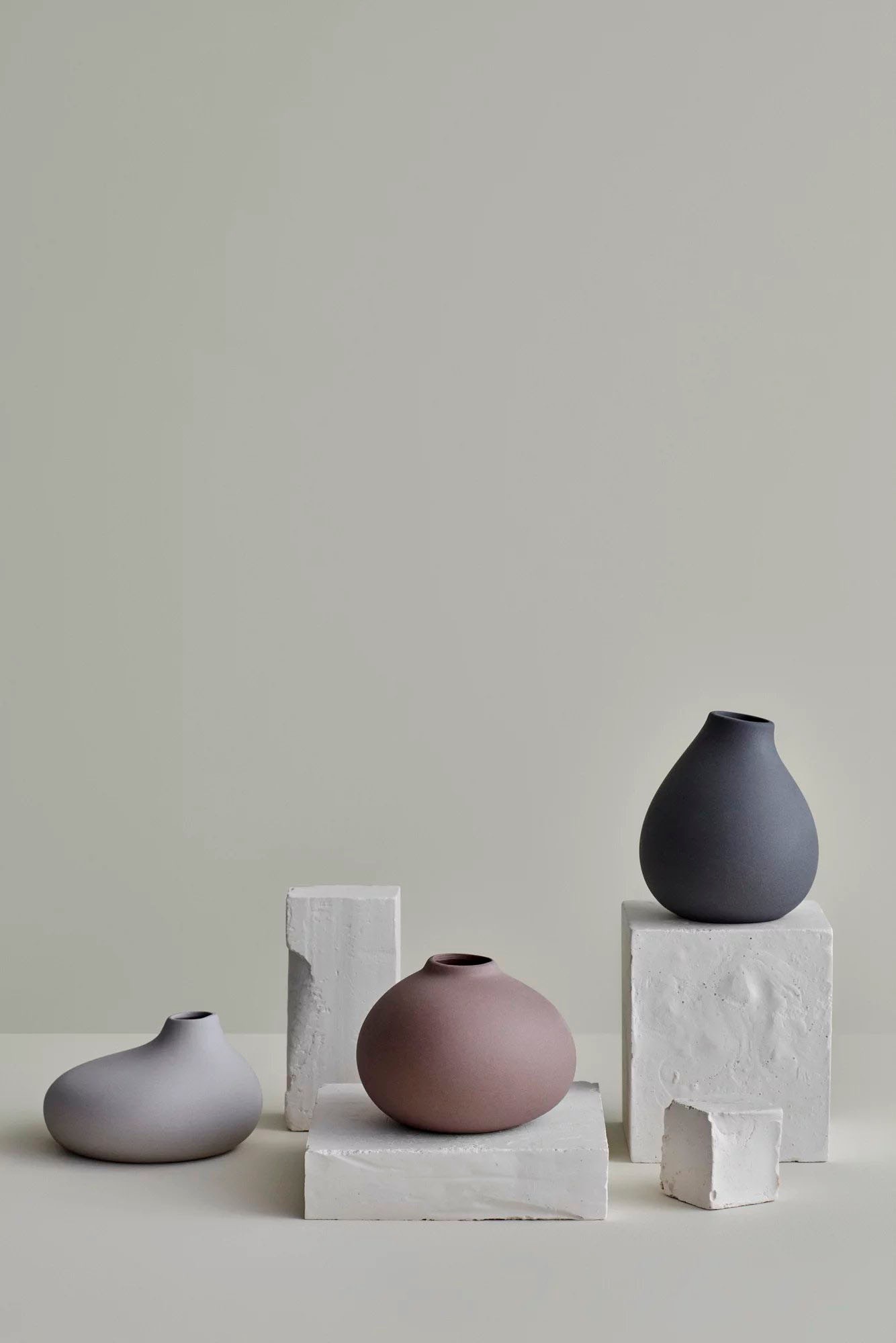 BLOMUS Dekovase »NONA, aus Porzellan, unglasiert«, (Set, 3 St.), Vase in 3 unterschiedlichen und außergewöhnlichen Formen