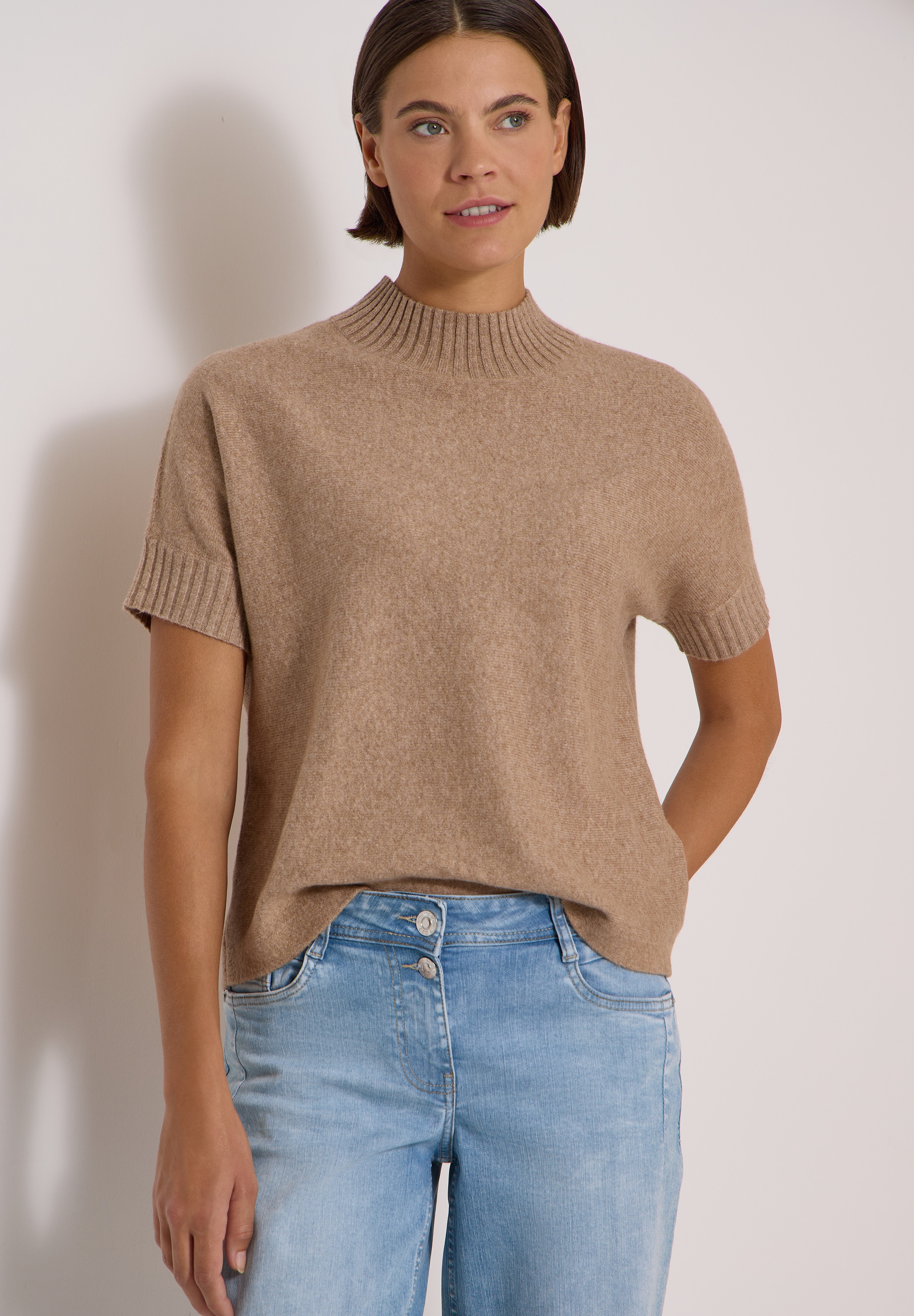 Cecil mit Ripp-Details