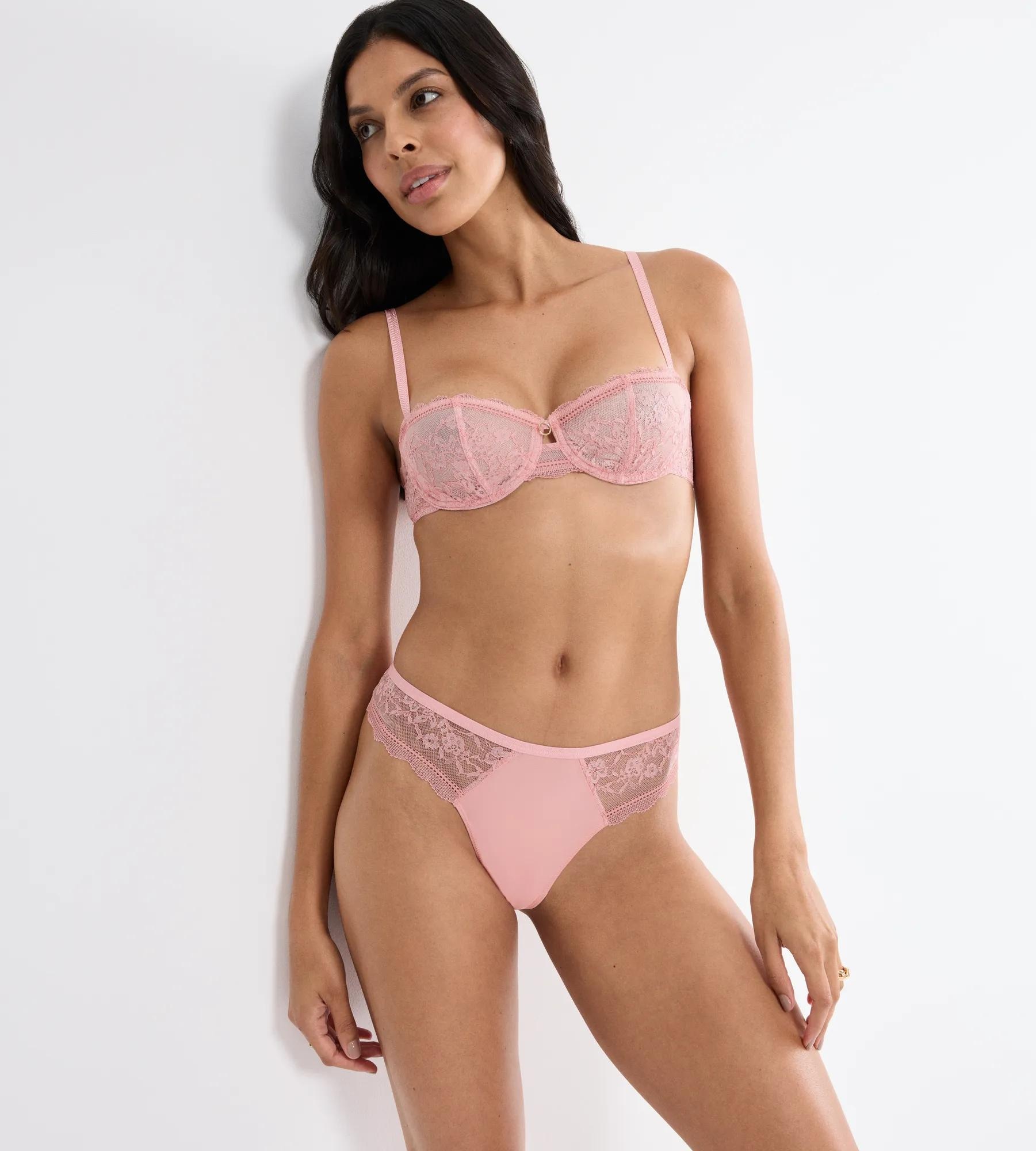 Triumph Slip »Comfort Allure String« florale Stretch-Spitze, elastisch, eleganter Look