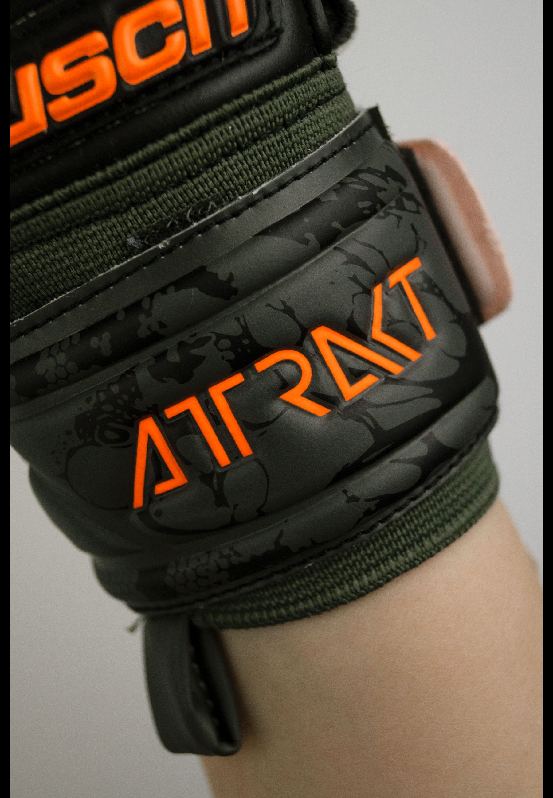 Reusch Torwarthandschuhe »Attrakt Silver Junior«, Von Profis empfohlen