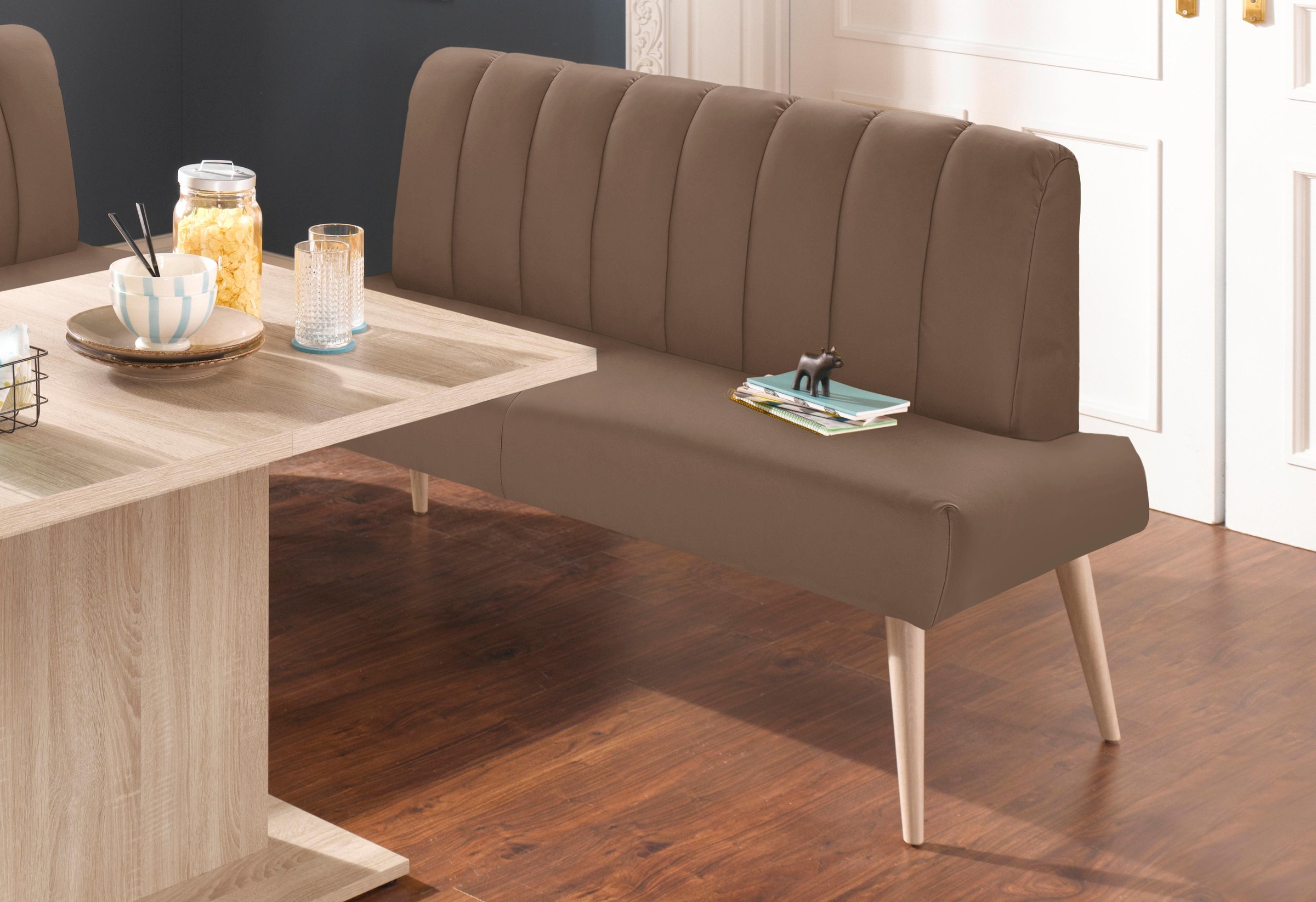 exxpo - sofa fashion "Costa, moderne Rückensteppung, bequem und elegant, hoher Holzfuß" hochwertige Detailverarbeitung, Frei im Raum stellbar