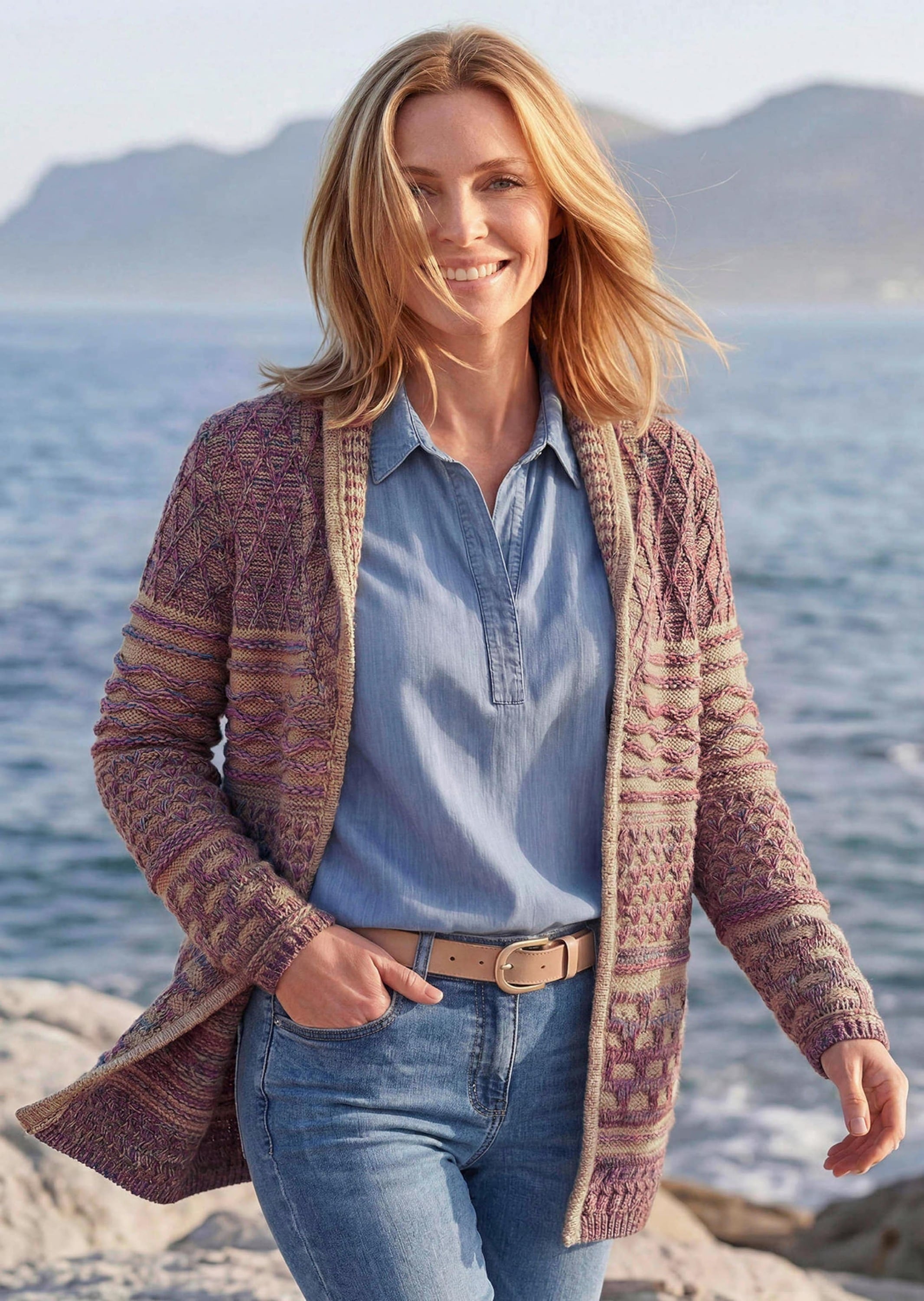 GOLDNER Strickjacke »Kurzgröße Jacquardstrickjacke mit Schalkragen« mit Multicolorgarn gestrickt