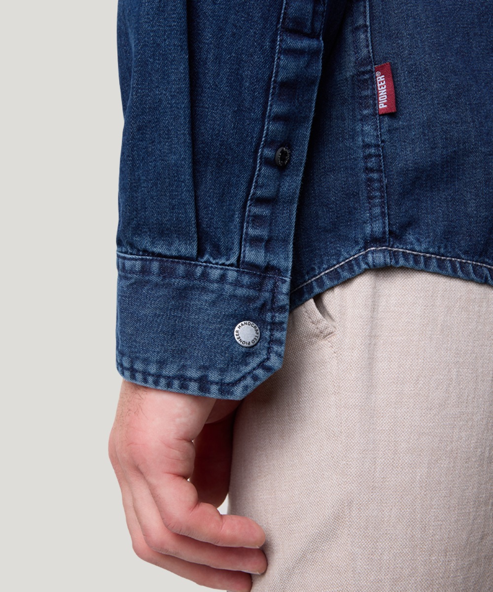 Pioneer Authentic Jeans Jeanshemd, mit Brusttaschen, in blauer Waschung