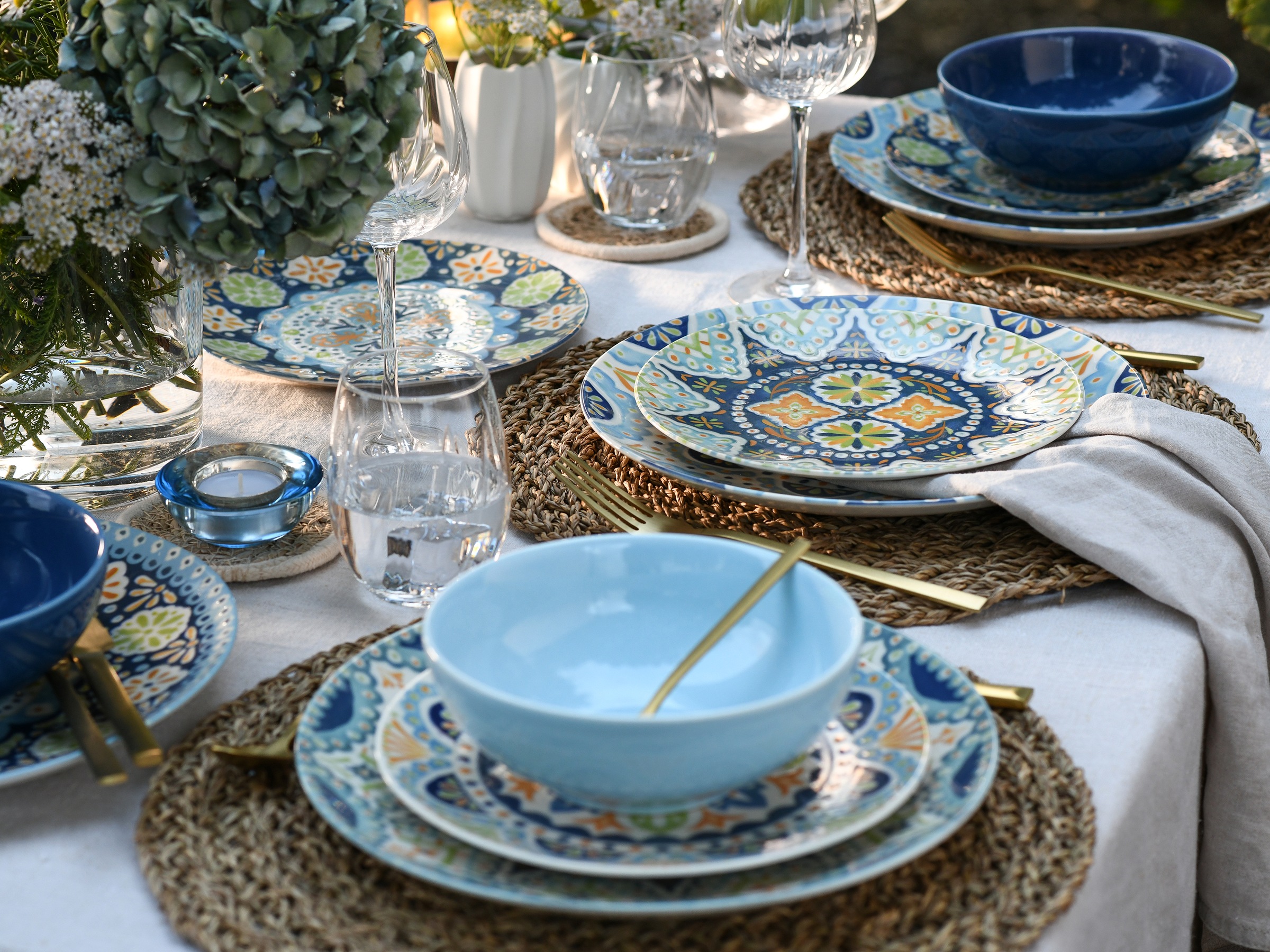 CreaTable Teller-Set »Patio, Geschirr-Set, 12-tlg.« Hellblaue und blaue Farbglasuren, Hochwertiges Steinzeug