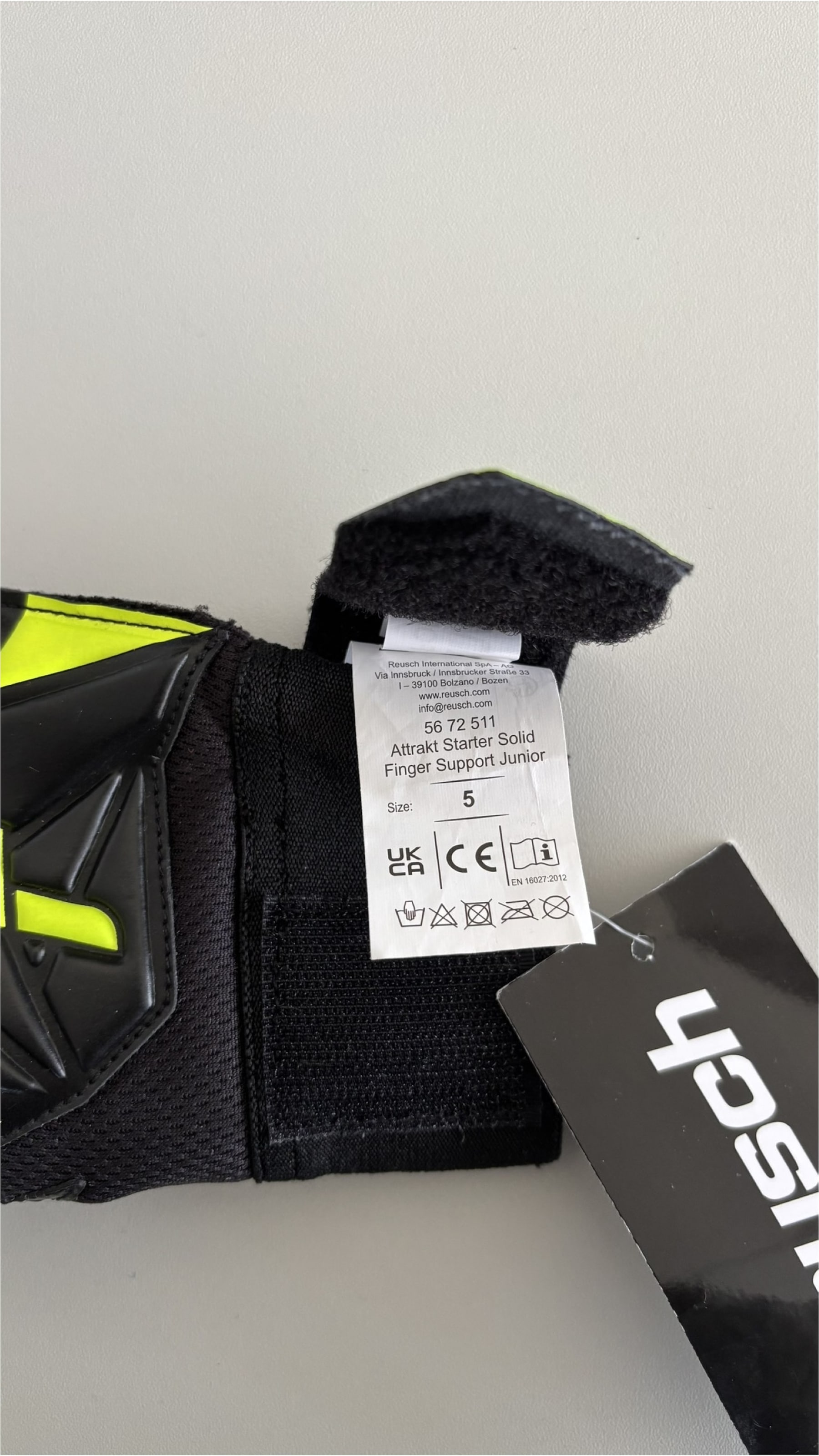 Reusch Torwarthandschuhe »Attrakt Starter Solid Finger Support Junior« mit integriertem Fingersupport-System