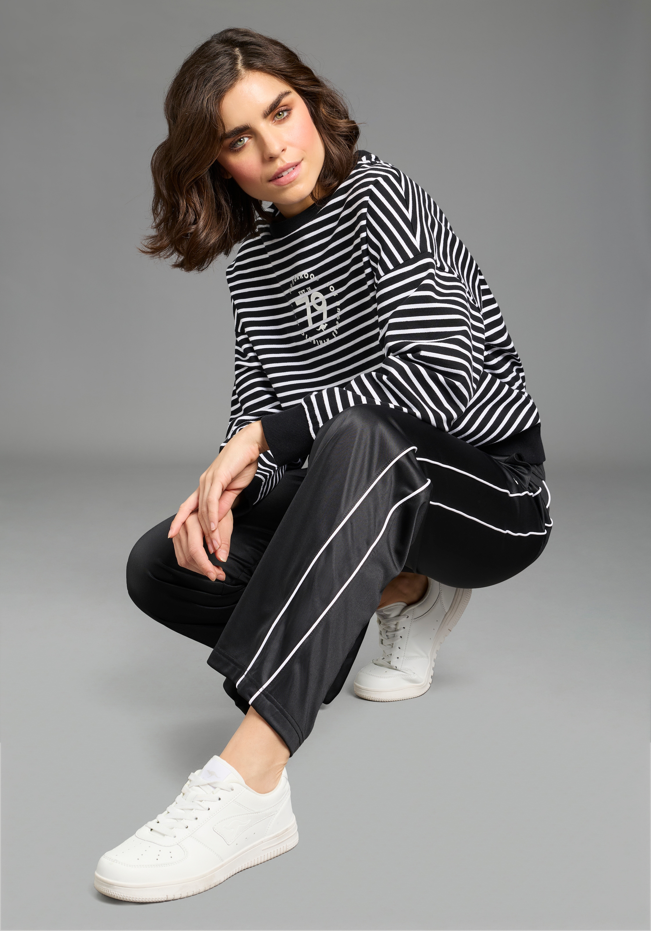 KangaROOS Sporthose  casual Trikot-Hose, bequemer Schnitt, mit Bindeband am Bund