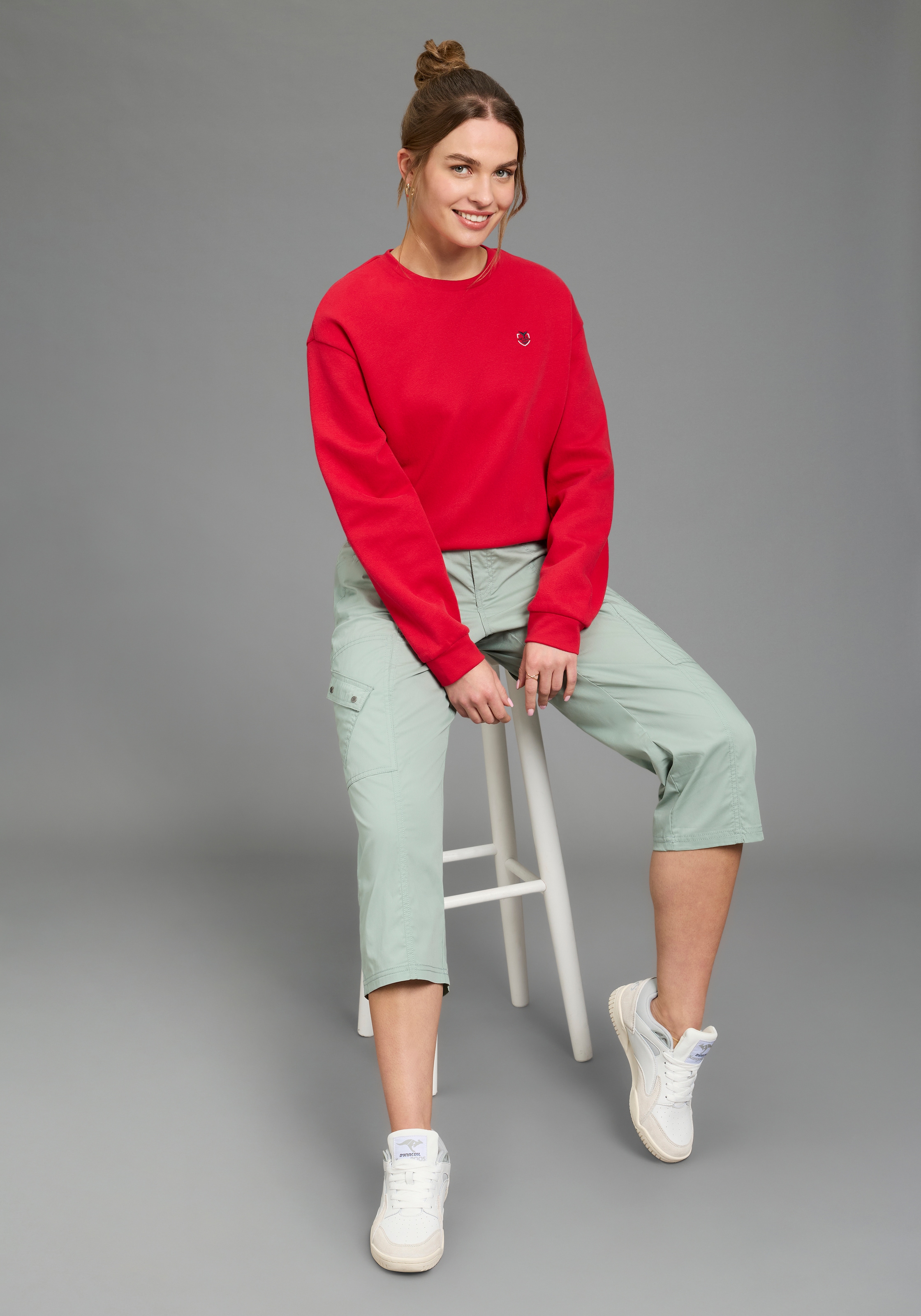 KangaROOS Caprihose  mit seitlich aufgesetzten Taschen