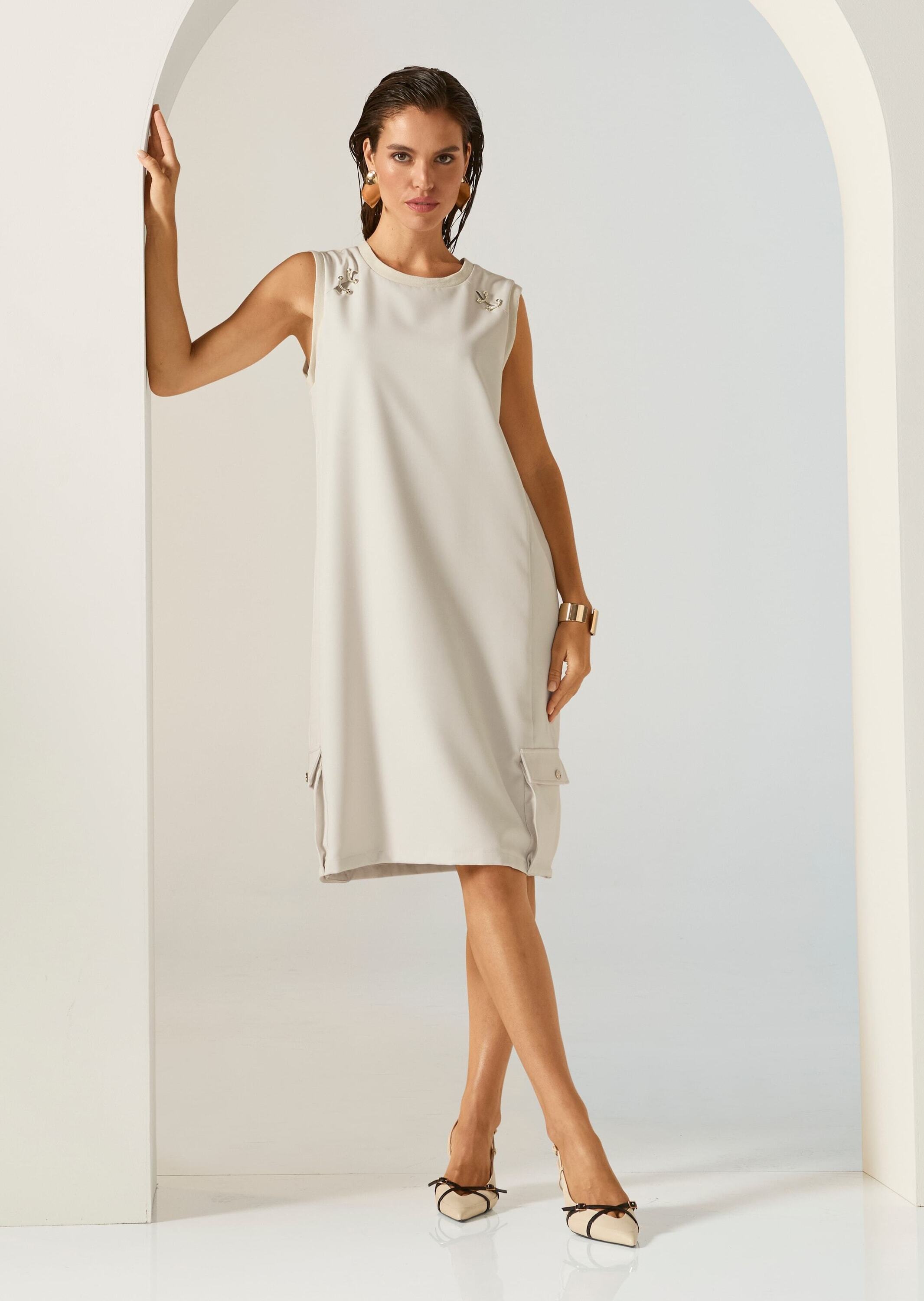 Sommerkleid MADELEINE "Jerseykleid Midikleid mit Schmuckelementen", Damen, Gr. 38, N-Gr, weiß (perlweiß), Obermaterial: 90% Polyester PES. 10% Elasthan EL., Modern, figurumspielend, Kleider Sommerkleid, Kleid mit eingefasstem Ripsband am Ausschnitt, mit D 3