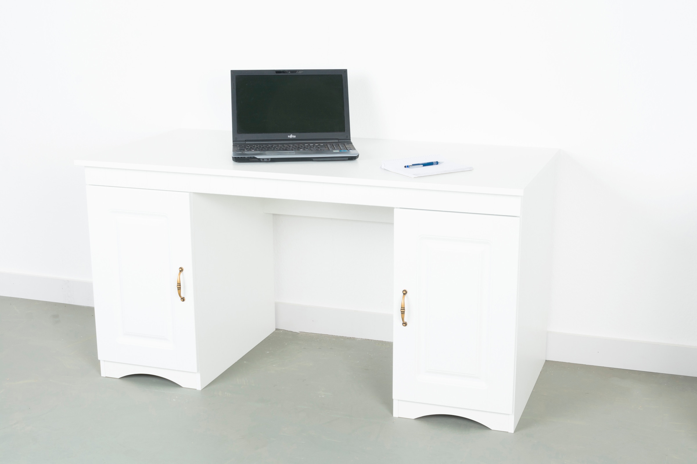 VOGL Möbelfabrik Schreibtisch »HANS im Landhaus-Stil,«, wahlweise mit Schubladen oder Tür, Breite 137 cm, Made in Germany