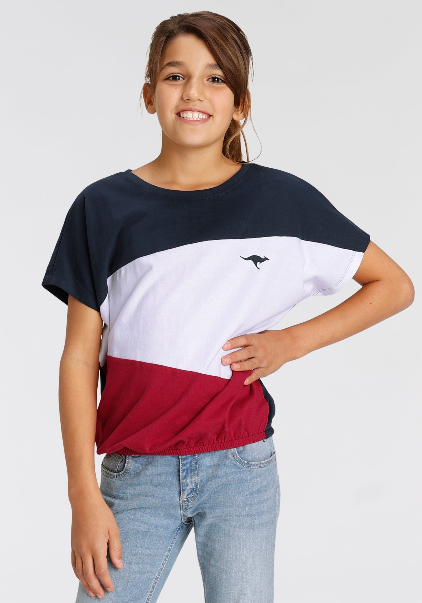 KangaROOS Fledermausshirt "T-Shirt in colorblocking Design und KangaROOS Logo" kurzärmelig, weit geschnitten, mit peppigem Druck