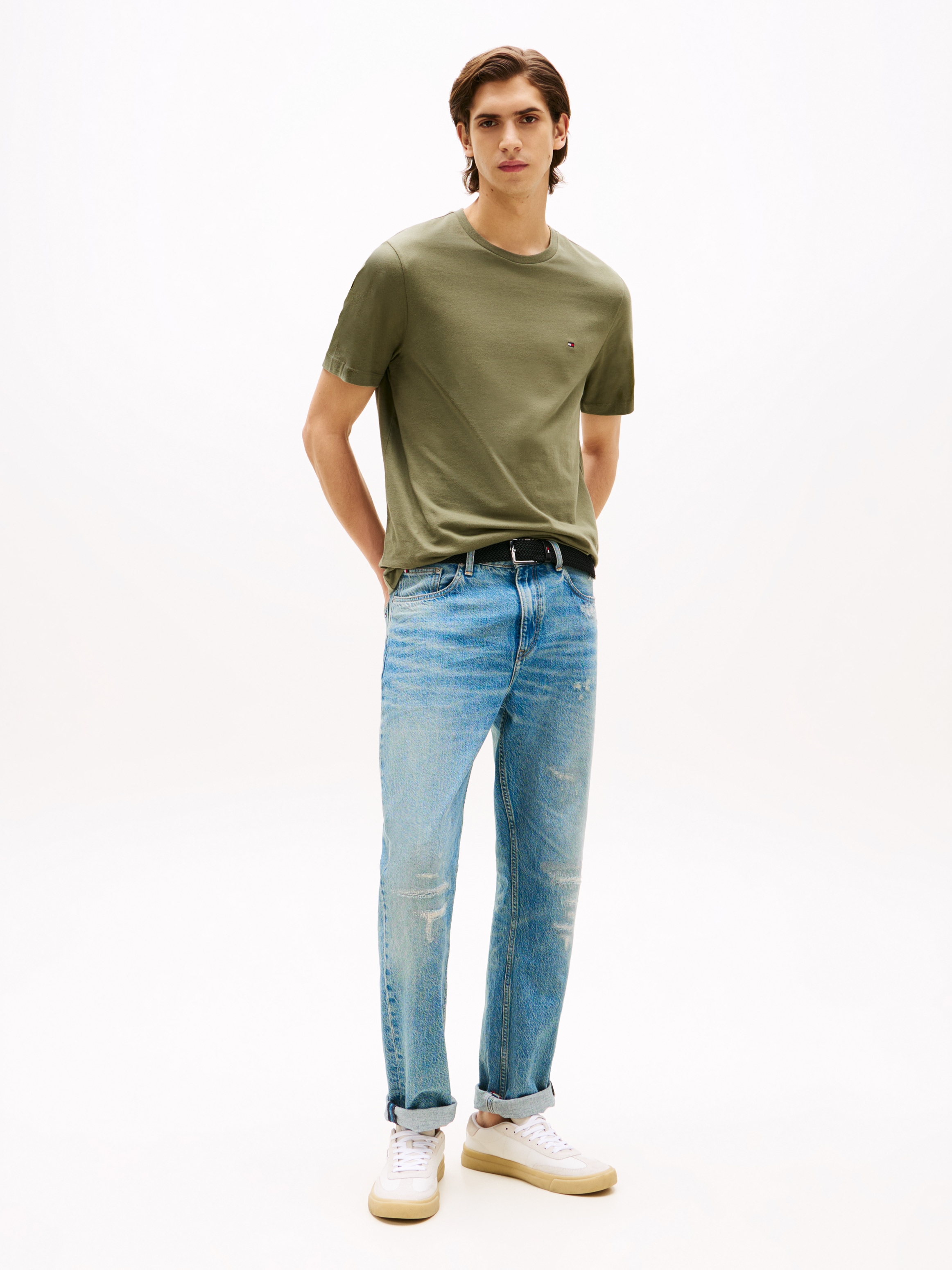 Tommy Hilfiger T-Shirt »ESSENTIAL REG FIT SOLID TEE mit Stickerei und Rundhals«, unifarben, casual, regular fit, Baumwolle, Rundhals