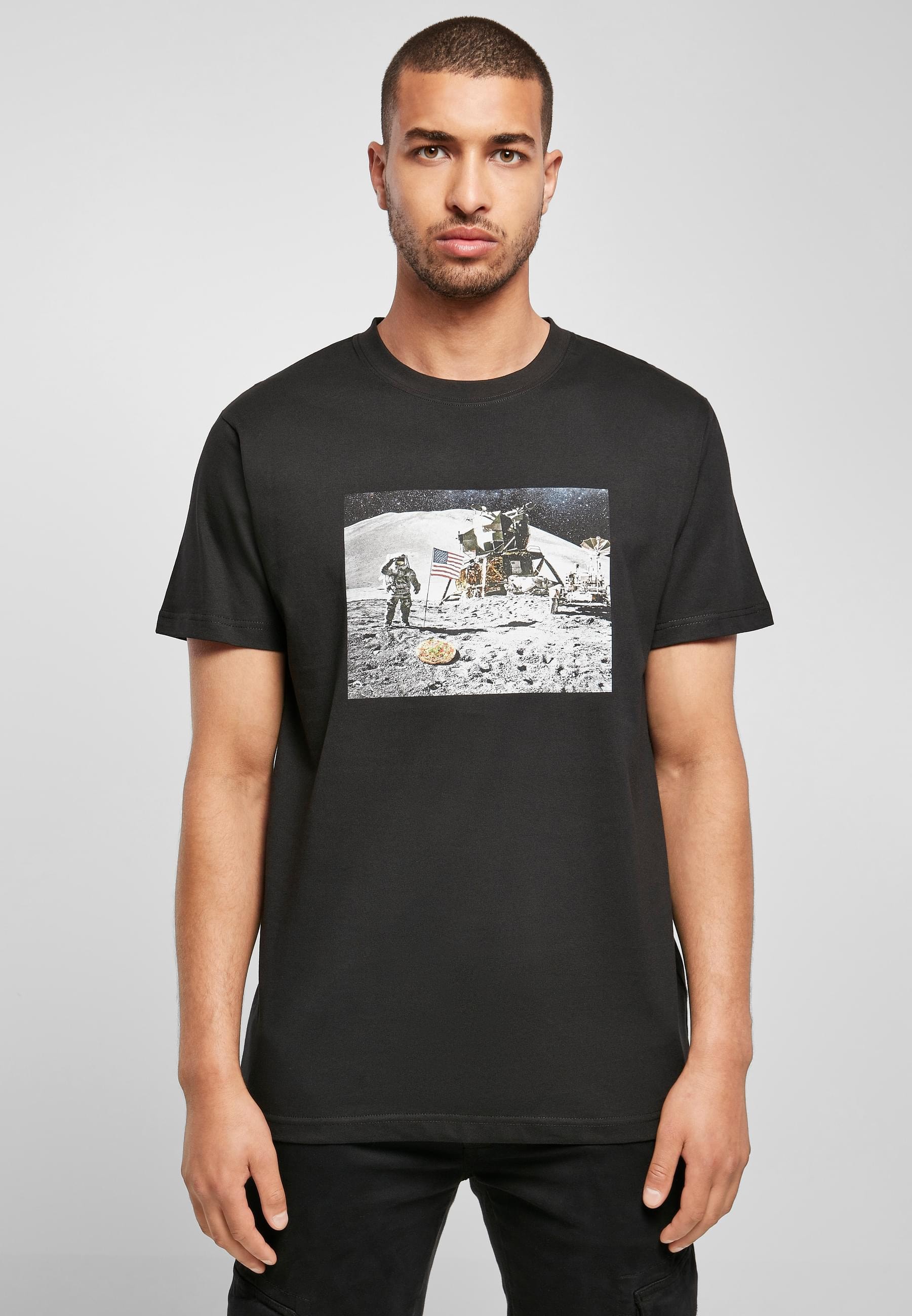 MisterTee T-Shirt »MisterTee Herren Pizza Moon Landing Tee«, (1 tlg.)