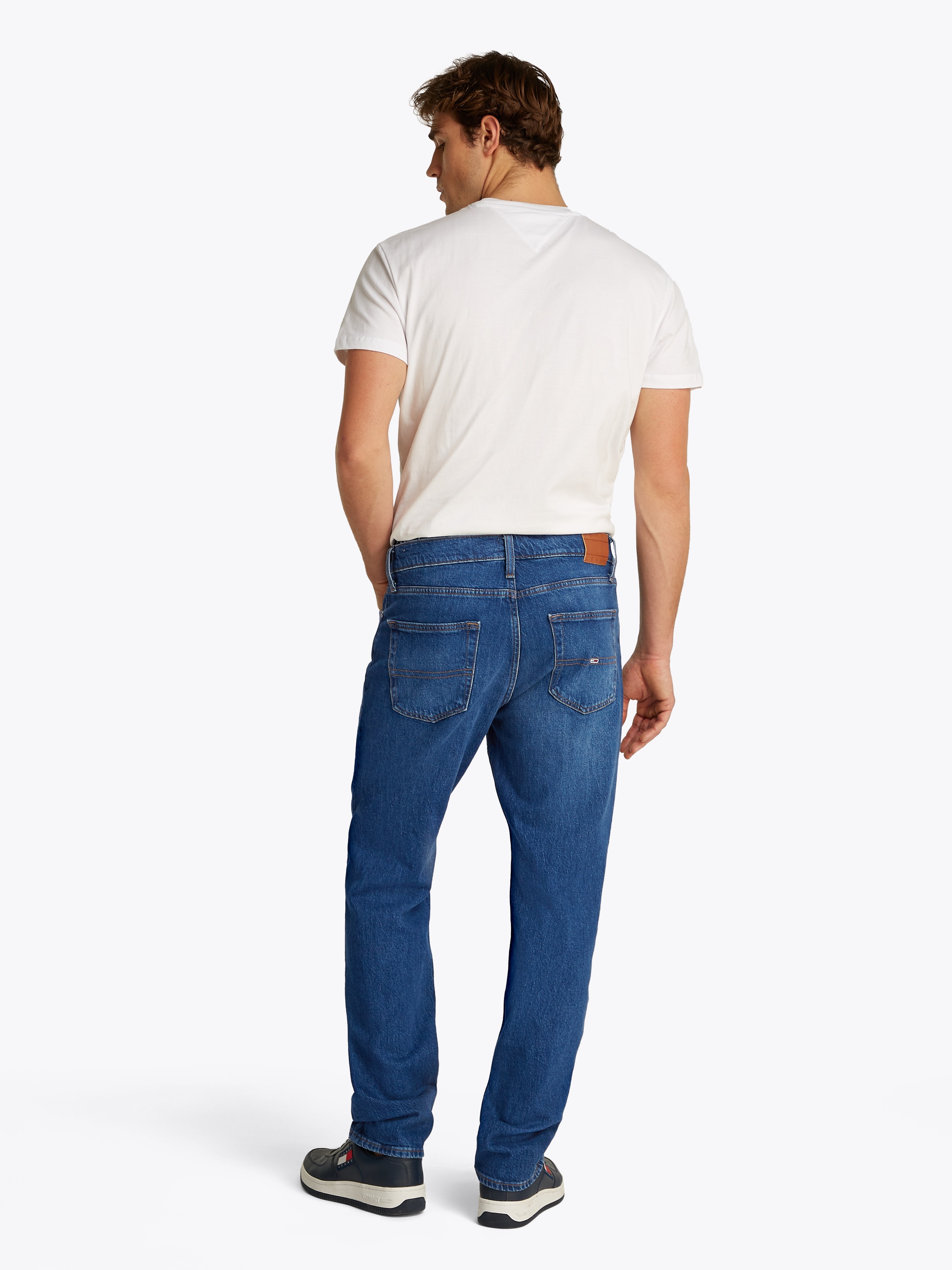Tommy Jeans Regular-fit-Jeans »RYAN RGLR STRGHT«, mit Logoprägung