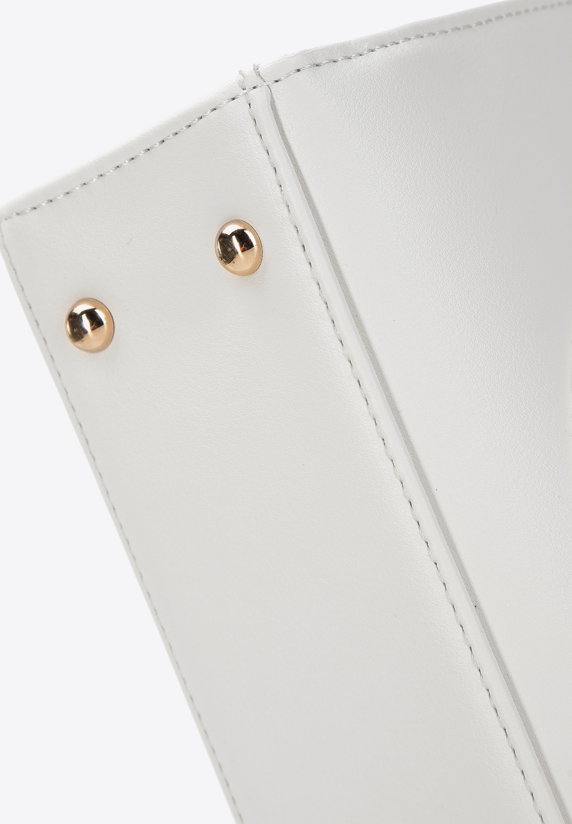 WITTCHEN Handtasche »Young«, Damenhandtasche aus Kunstleder mit geprägtem Monogramm