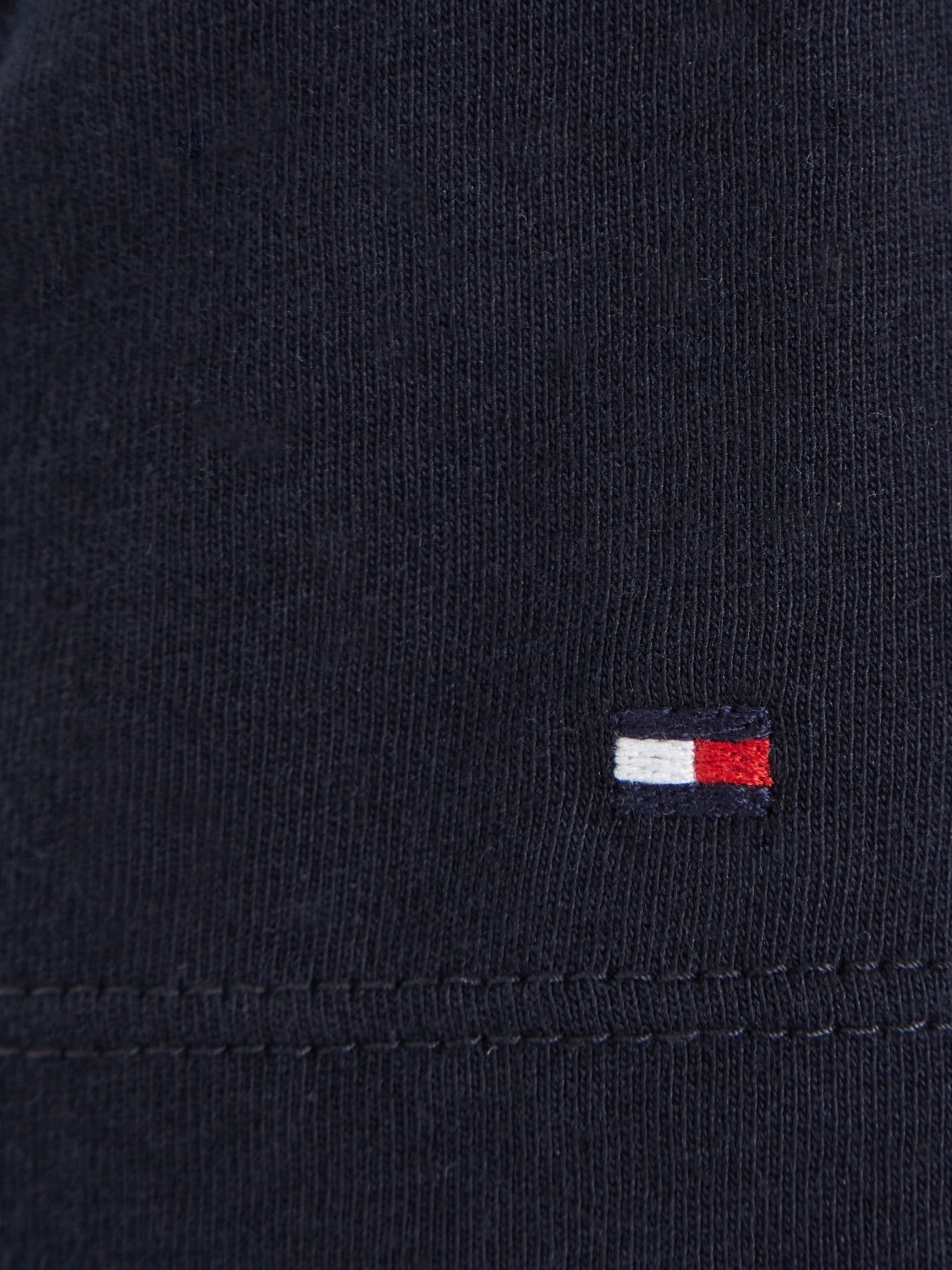 Tommy Hilfiger T-Shirt »MONOTYPE BAUR | mit der Logoschriftzug Hilfiger- S/S«, TEE Brust auf bestellen modischem