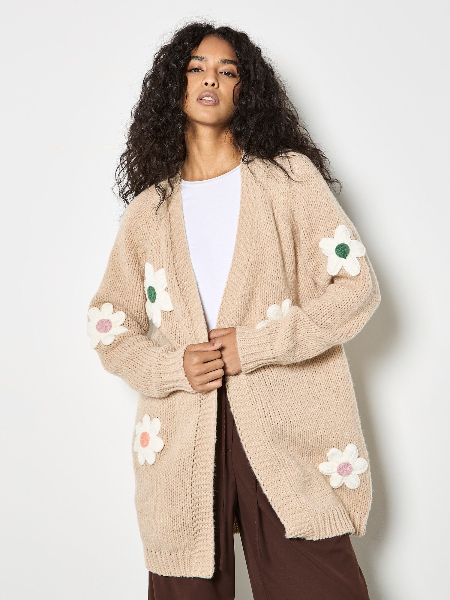Apricot Cardigan "3D-Gänseblümchen-Strickjacke aus grobem Strick" Blumenapplikation