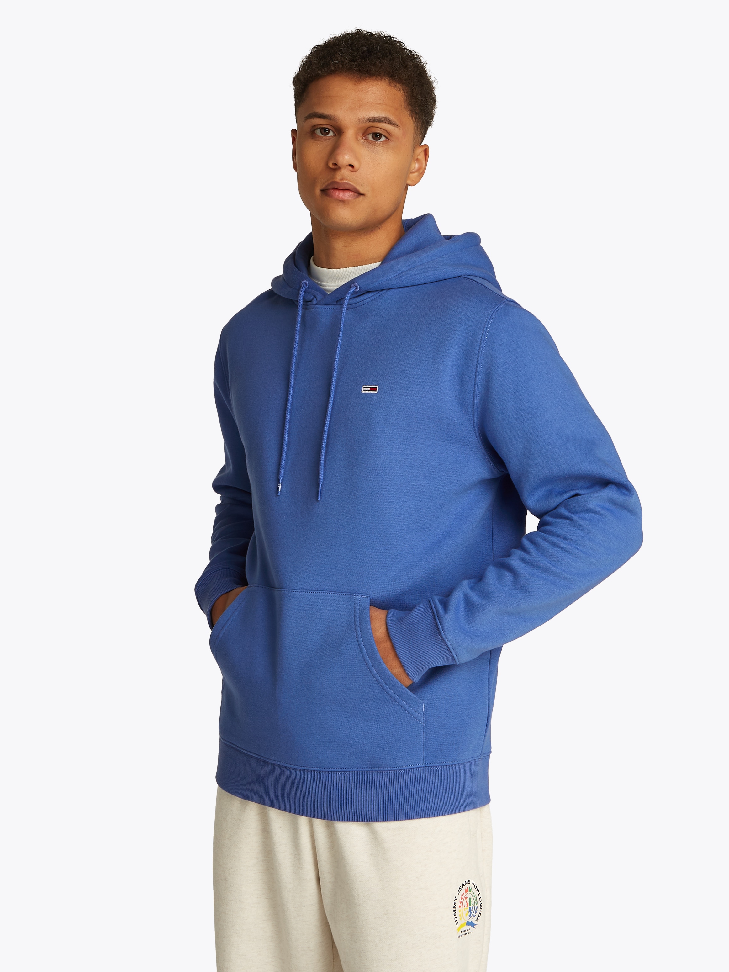 Tommy Jeans Sweatshirt »TJM REG S FLAG HOODIE«, mit bestickten Markenlogo auf Brusthöhe