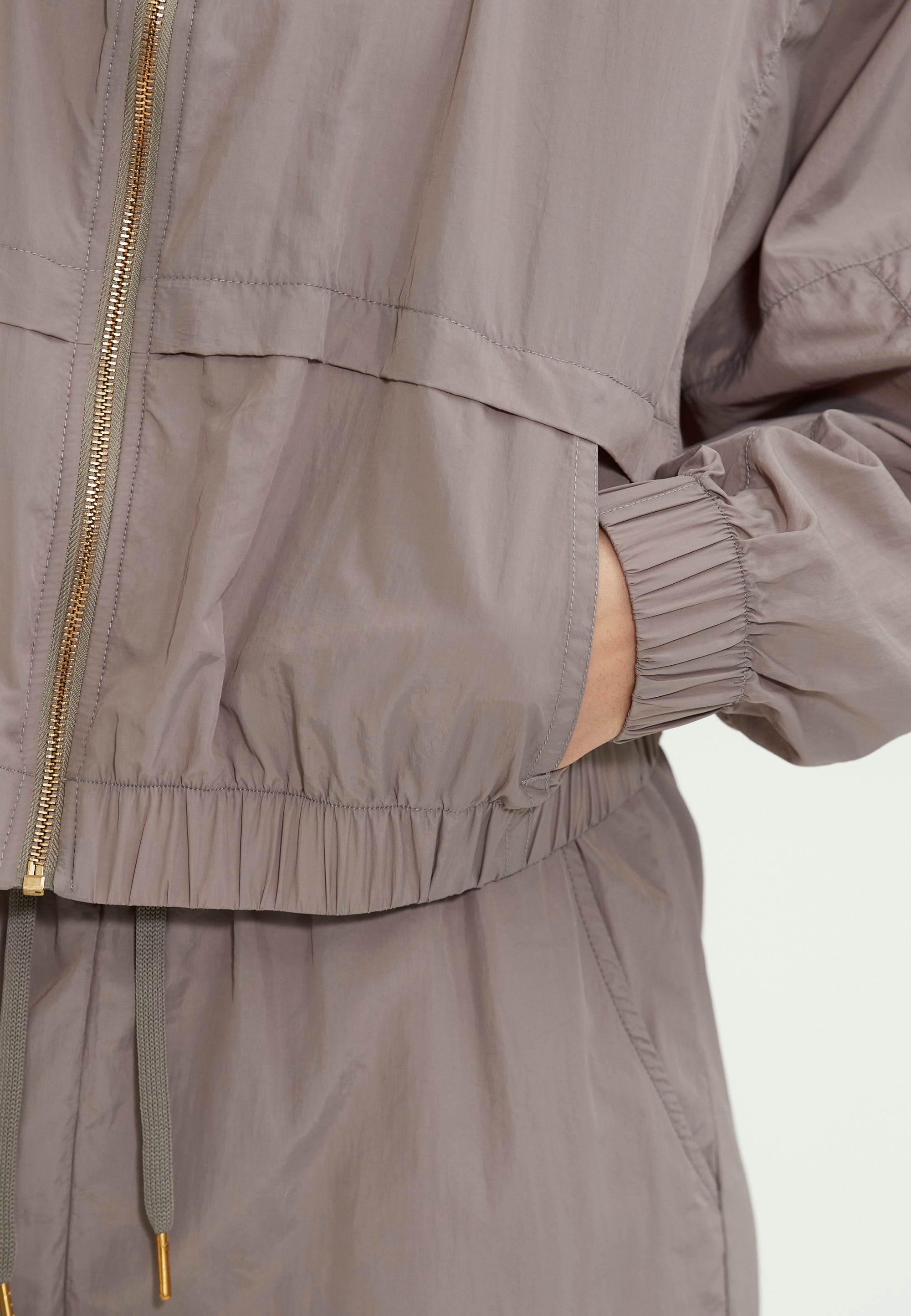 ATHLECIA Trainingsjacke »Tharbia«, in zweifarbigem Design
