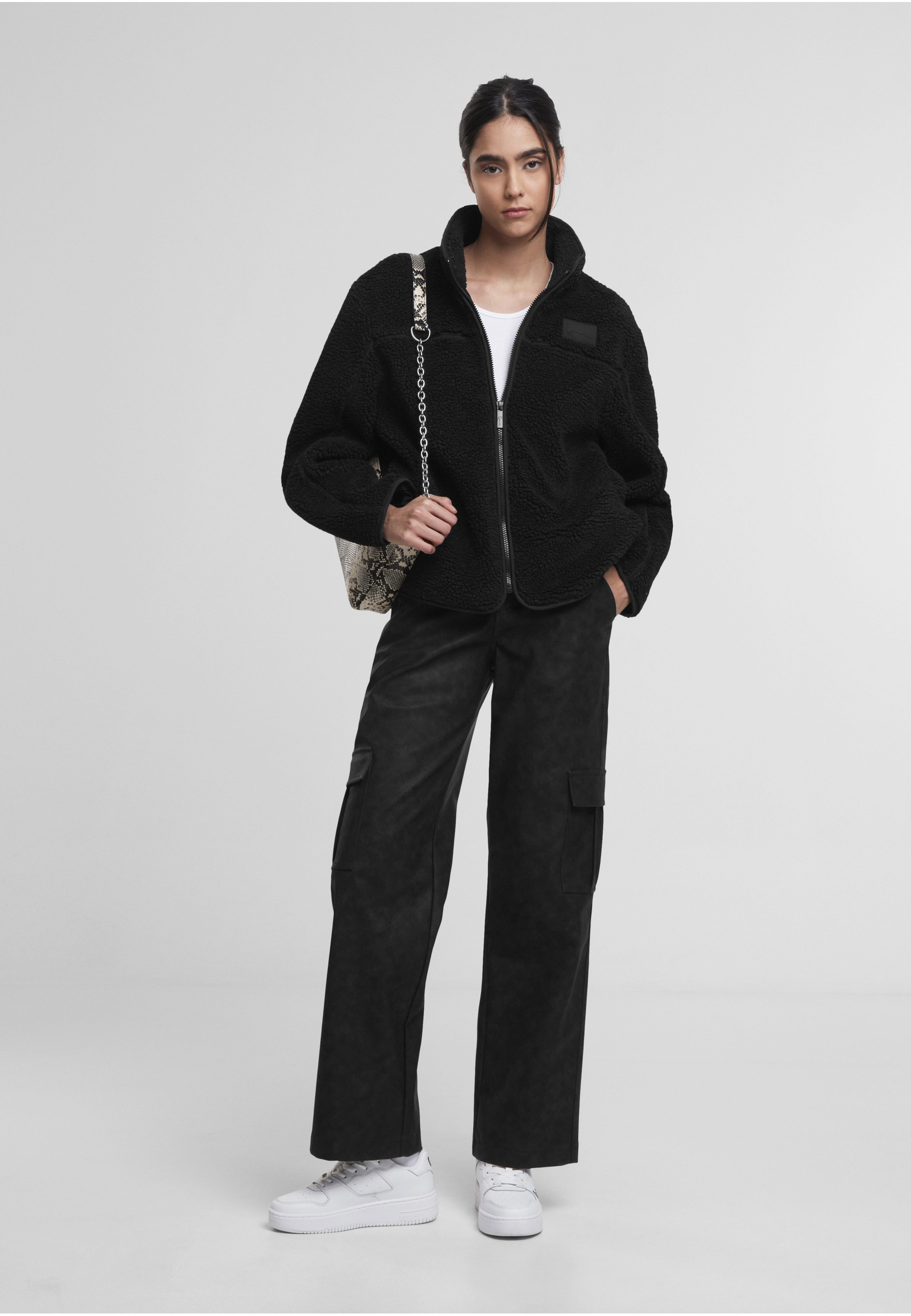 Karl Kani Trainingsjacke »Karl Kani Signature Teddy Trackjacket« 1 Stk. tlg. ohne Kapuze